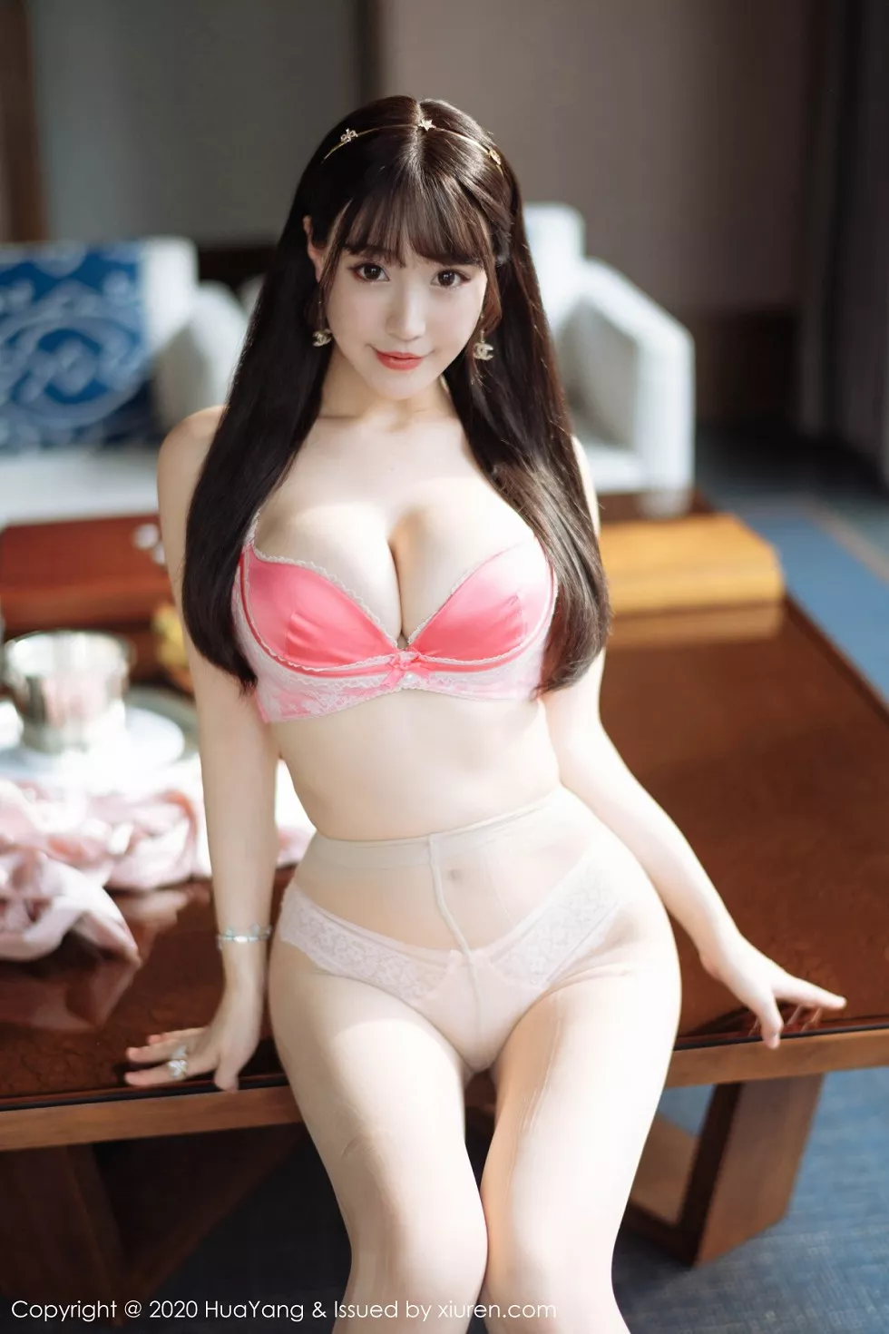 Xgyw.Org_[HuaYang花漾]Vol.265_女神朱可儿Flower三亚旅拍私房粉色深V礼裙秀豪乳诱惑写真60P
