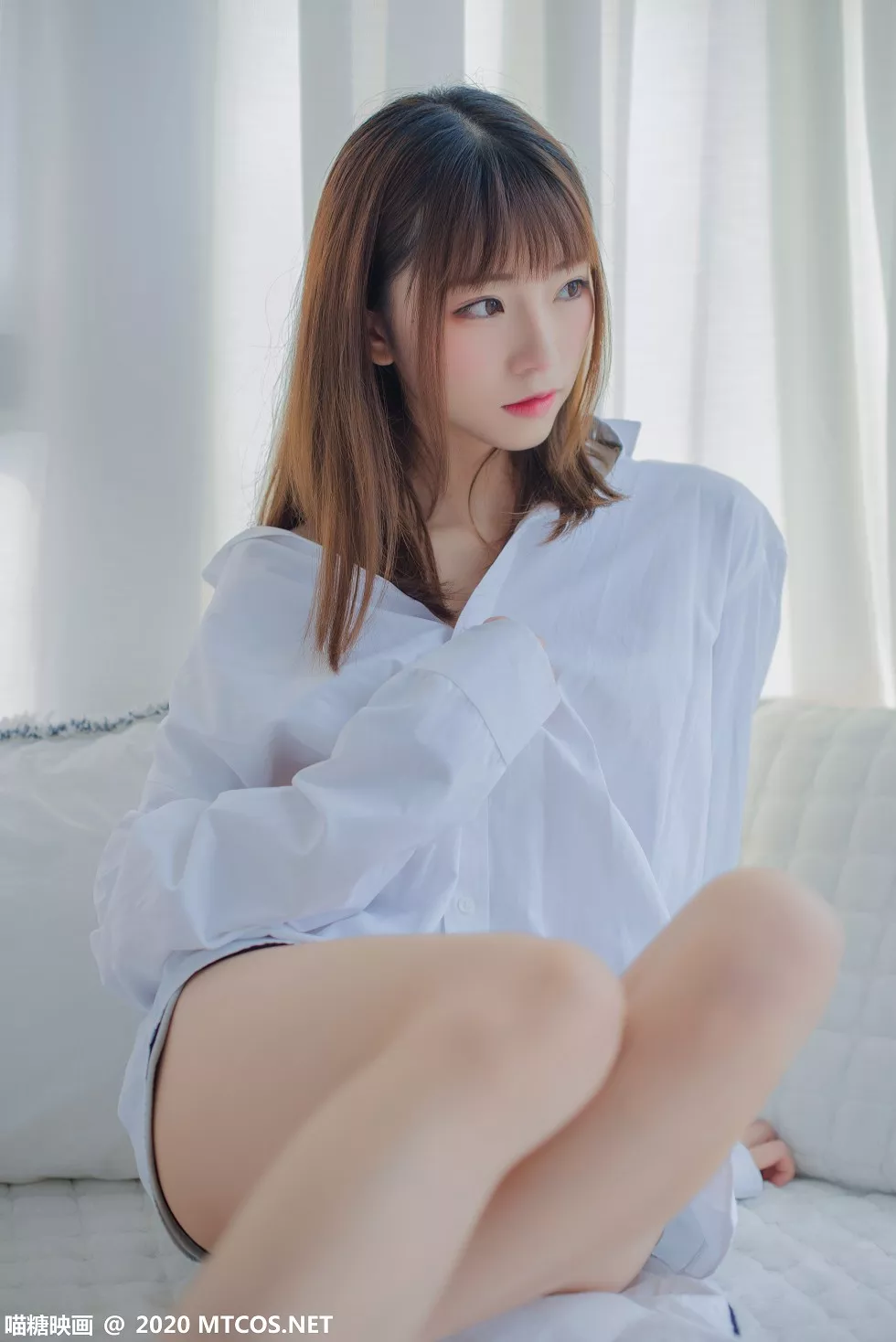 Xgyw.Org_[喵糖映画]Vol.209_秀发小美女居家私房性感白衬衣配运动短裤秀美腿迷人写真48P
