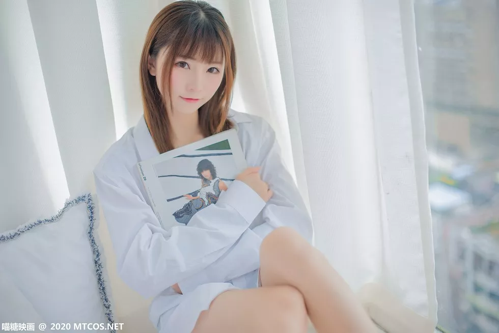Xgyw.Org_[喵糖映画]Vol.209_秀发小美女居家私房性感白衬衣配运动短裤秀美腿迷人写真48P
