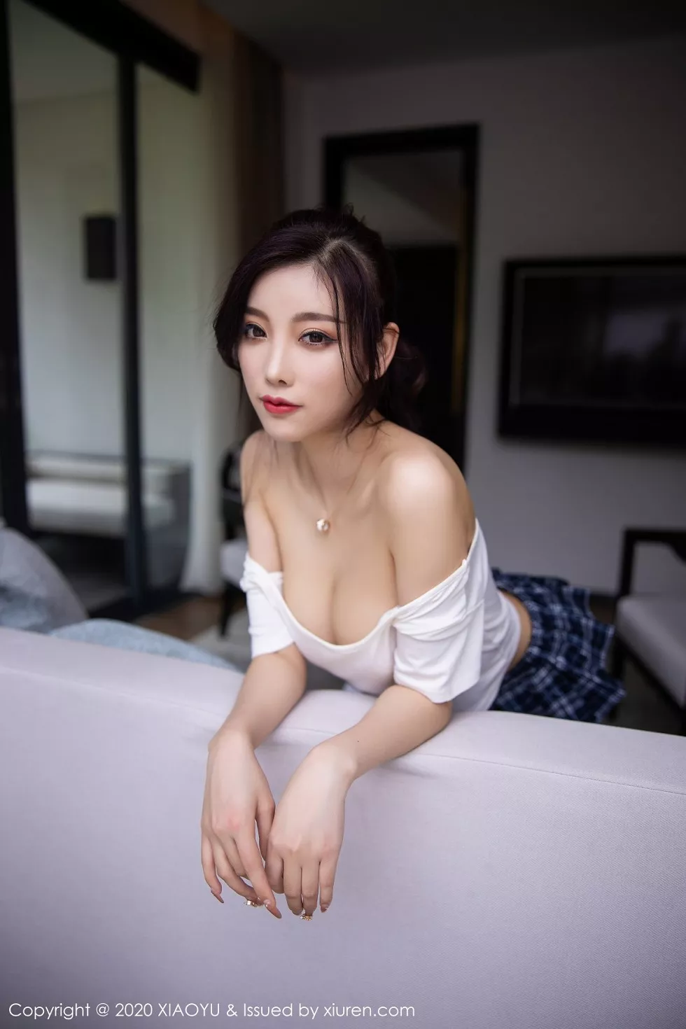 Xgyw.Org_[XiaoYu画语界]Vol.343_女神杨晨晨sugar阳朔旅拍格子JK短裙秀完美身材诱惑写真64P