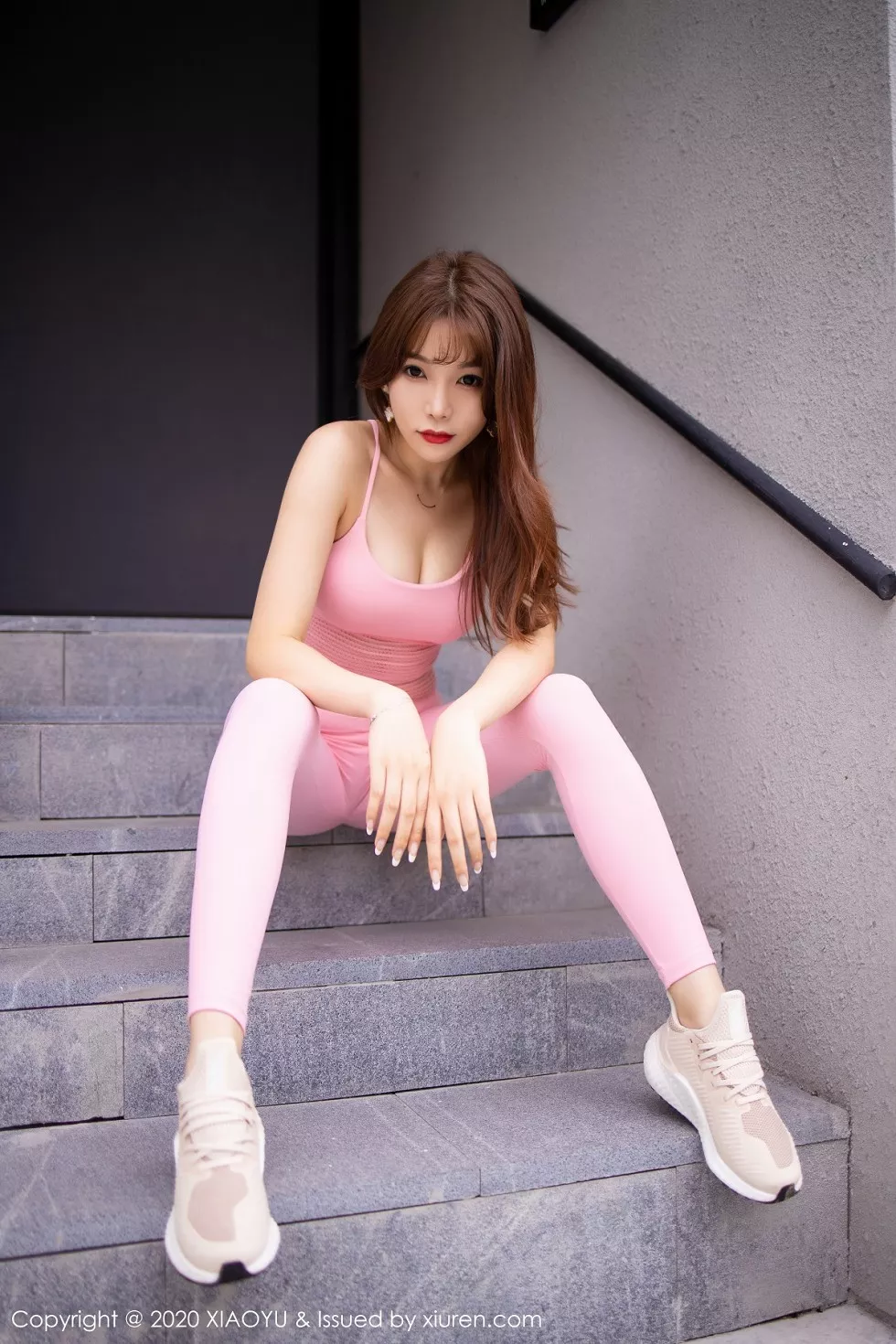 Xgyw.Org_[XiaoYu画语界]Vol.344_女神芝芝Booty街拍系列时尚粉红紧身运动衣完美诱惑写真101P