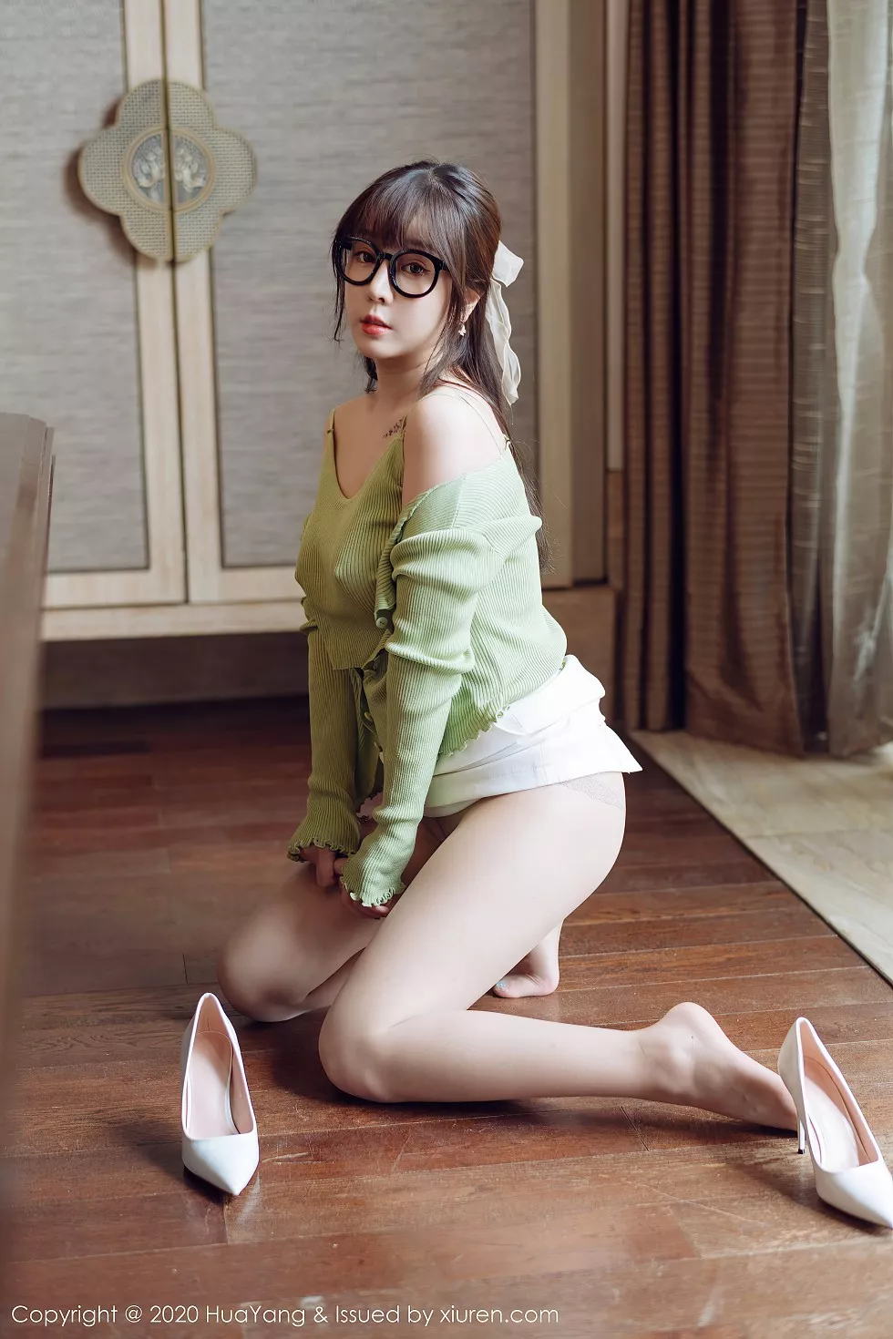 Xgyw.Org_[HuaYang花漾]Vol.298_女神王雨纯西双版纳旅拍性感职场制服系列完美诱惑写真80P