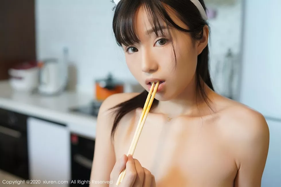 Xgyw.Org_XiuRen第2676期_嫩模仓井优香居家厨娘主题私房白色女仆装配丁字裤惹火诱惑写真37P