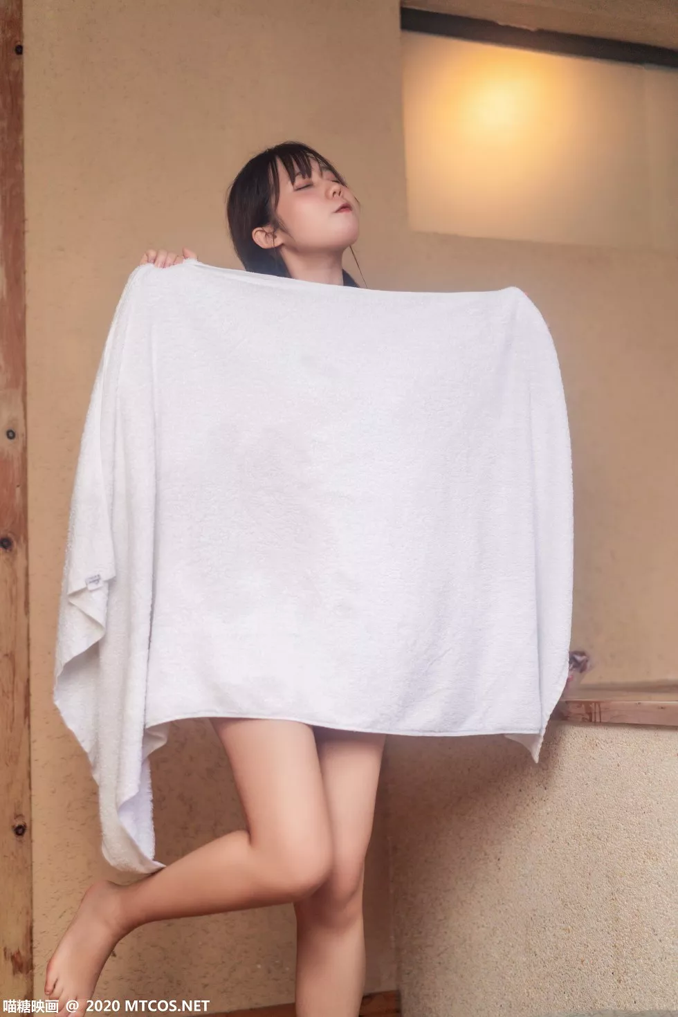 Xgyw.Org_[喵糖映画]Vol.279_白色蕾丝内衣小美女私房浴室里白色浴巾裹身湿身诱惑写真23P