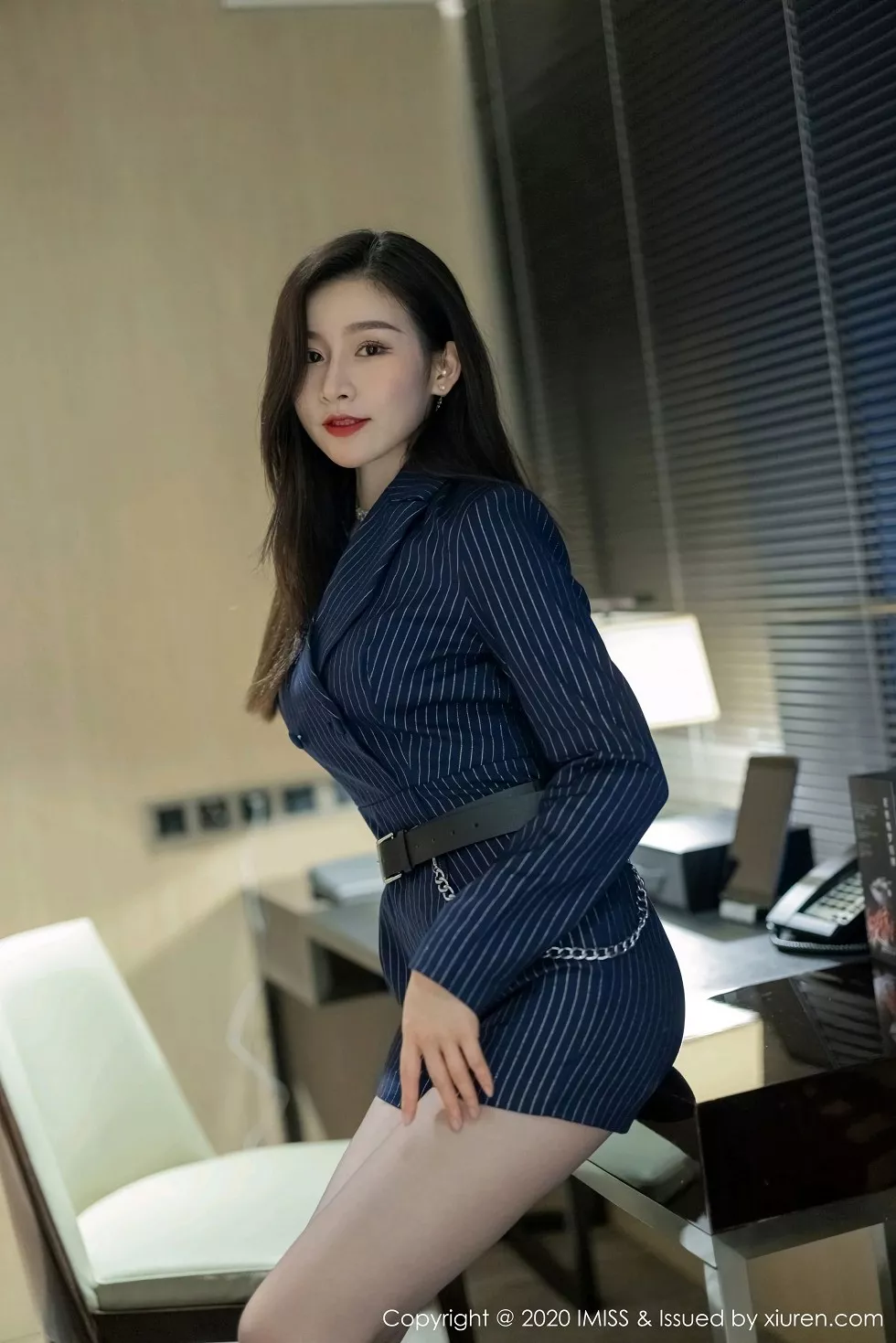 Xgyw.Org_[IMISS爱蜜社]Vol.522_新人模特Sia私房黑色束身内衣配吊带黑丝袜极致魅惑写真77P