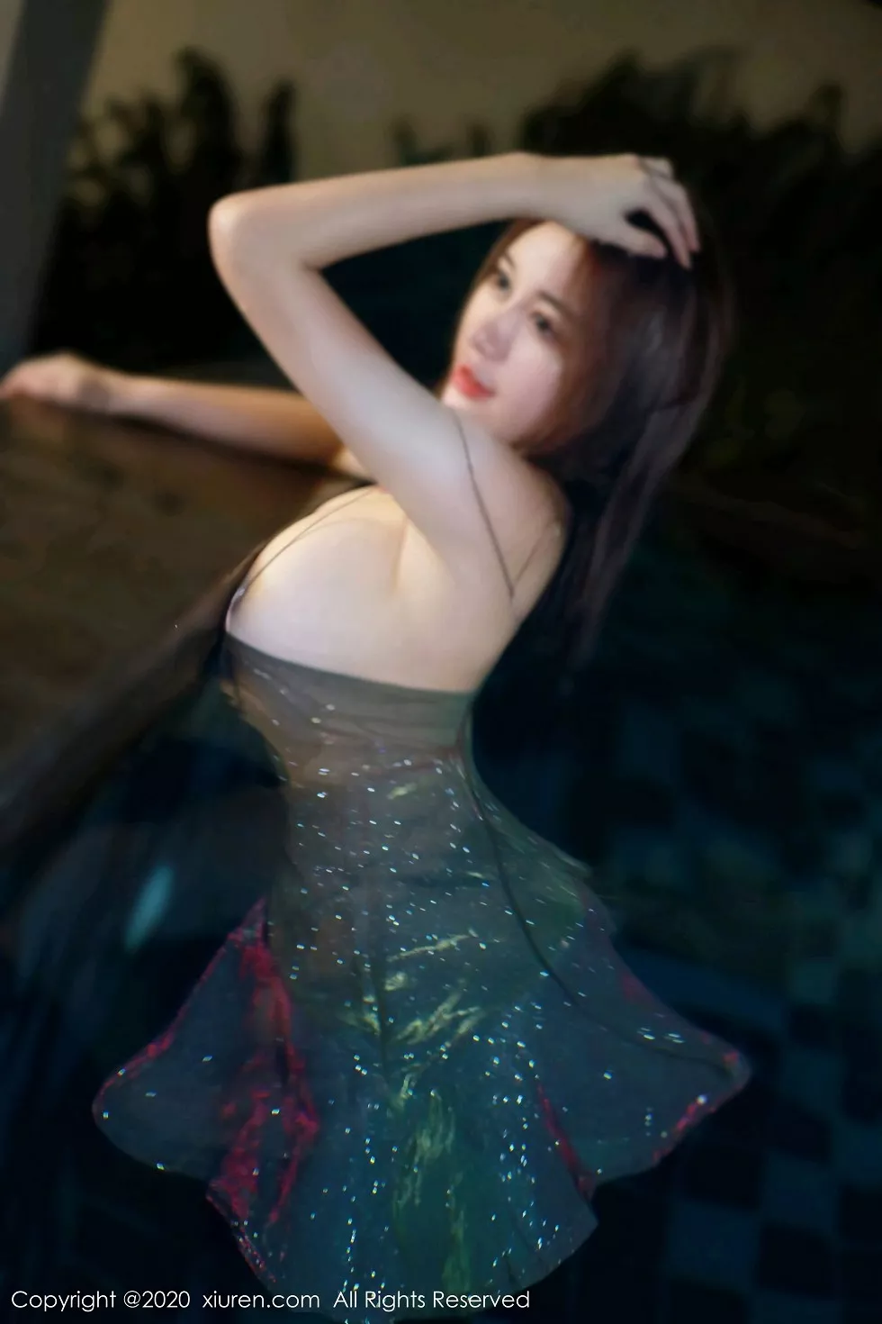 Xgyw.Org_XiuRen第2779期_嫩模美七Mia泳池闪亮吊带连衣裙湿身秀傲人豪乳极致诱惑写真63P
