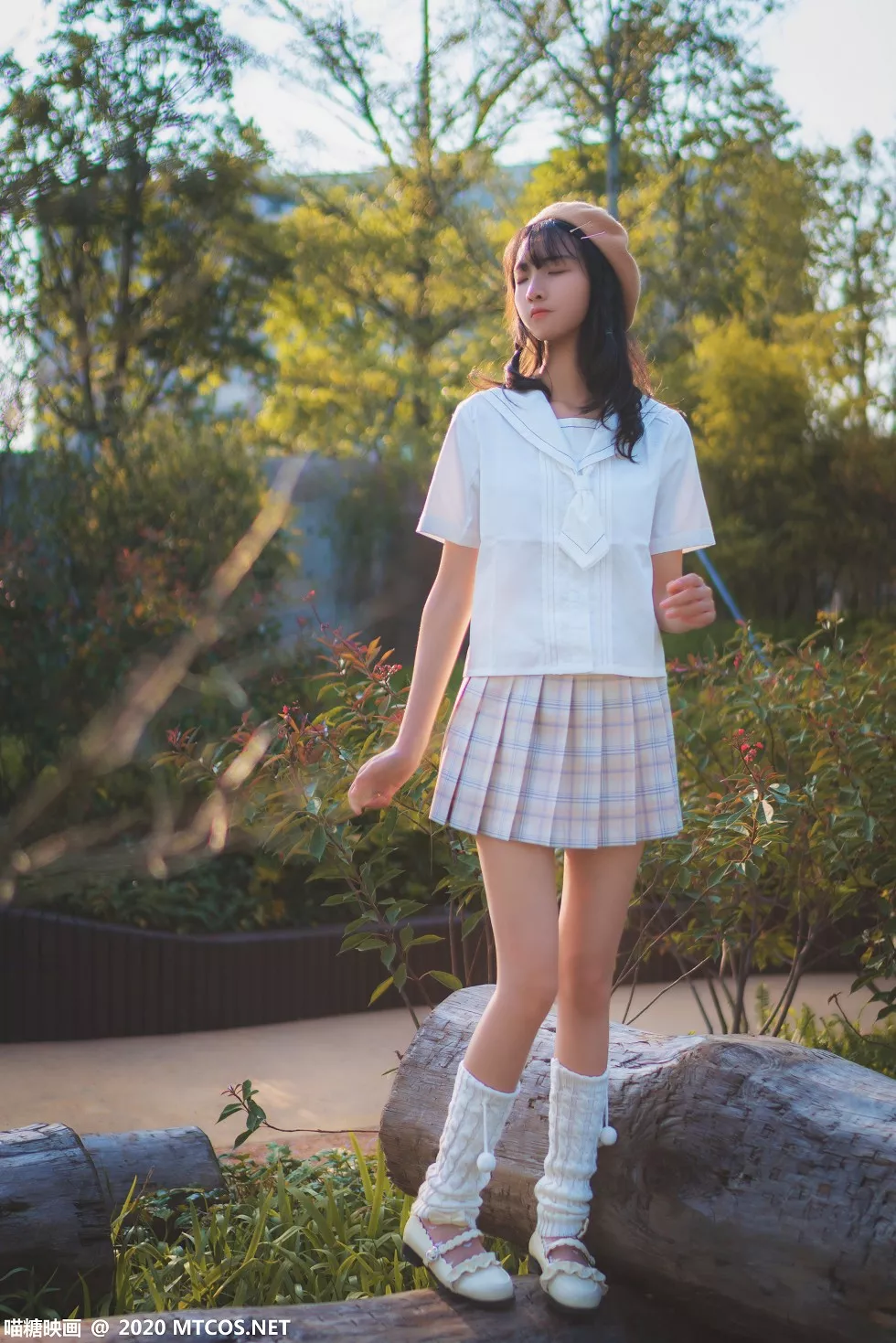Xgyw.Org_[喵糖映画]Vol.273_帽子美少女户外白云森林性感格子裙配白色腿袜秀美腿迷人写真28P