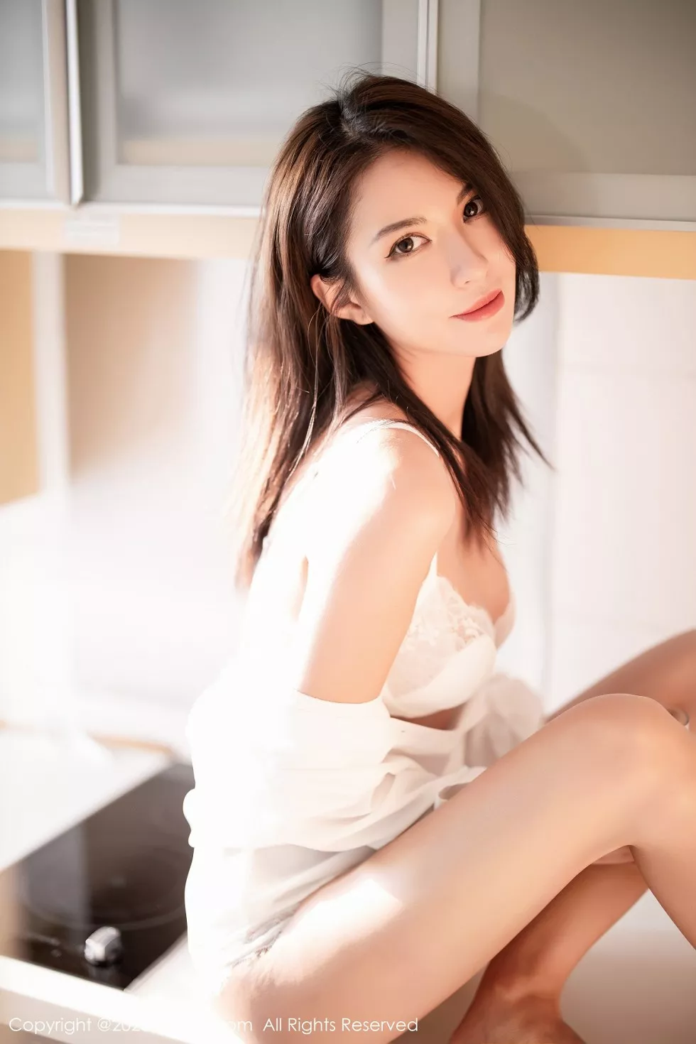 Xgyw.Org_XiuRen第2813期_气质美女Carry私房性感白衬衣配白色蕾丝内衣秀玲珑身材诱惑写真66P