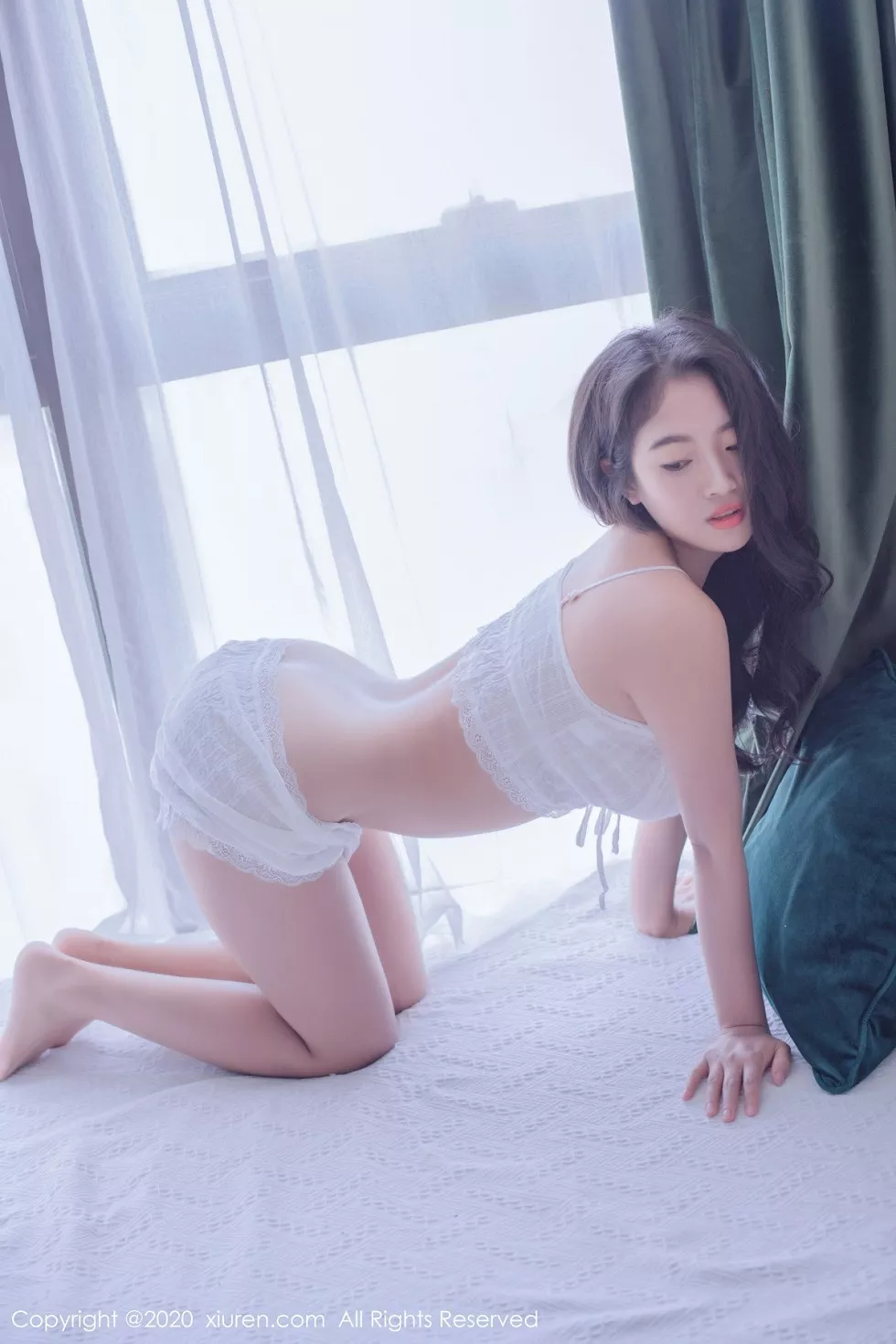 Xgyw.Org_XiuRen第2821期_嫩模舞媚歆居家私密熟女主题白色低胸内衣秀傲人豪乳诱惑写真60P