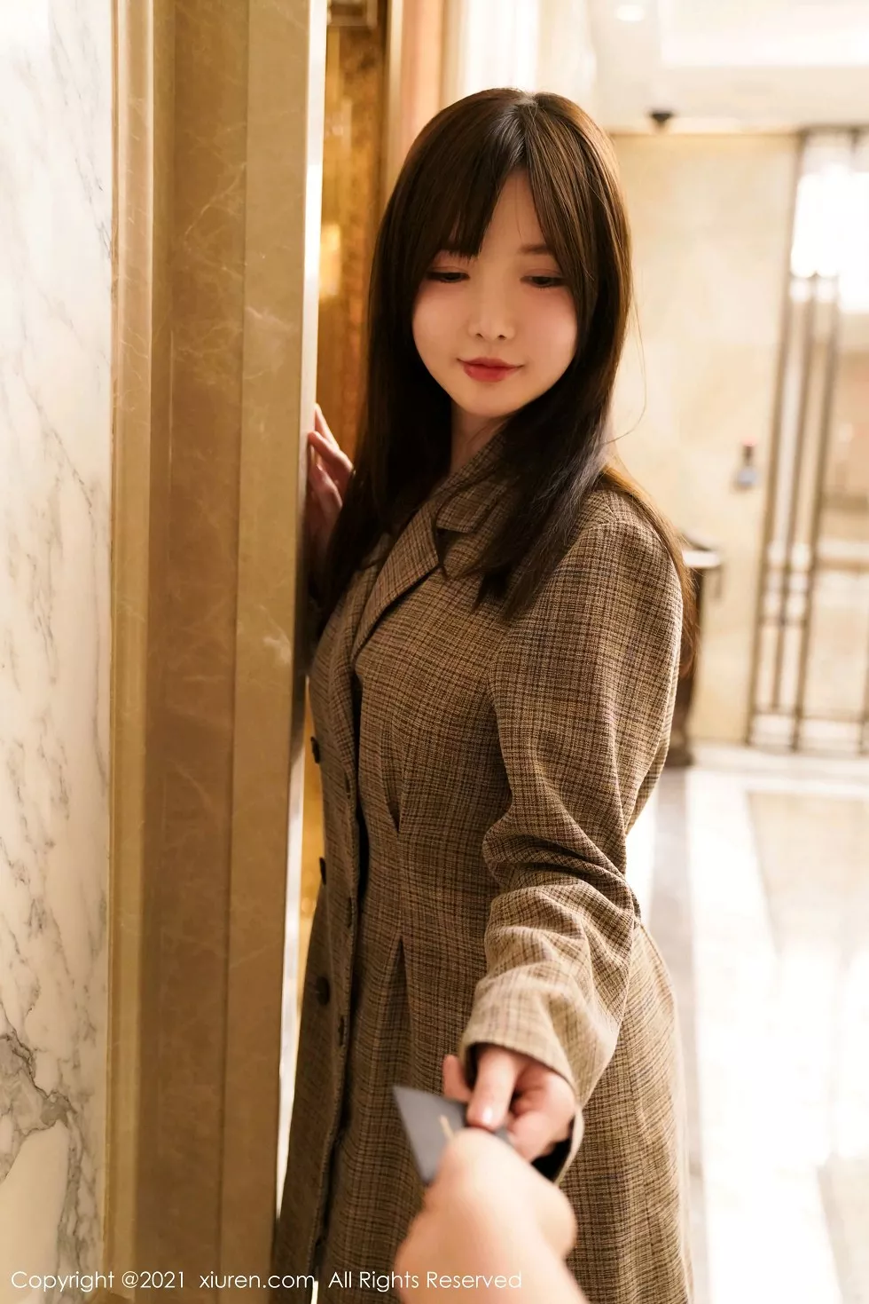 Xgyw.Org_XiuRen第2977期_女神糯美子Mini澳门旅拍尾随剧情主题黑色情趣内衣秀巨乳诱惑写真62P