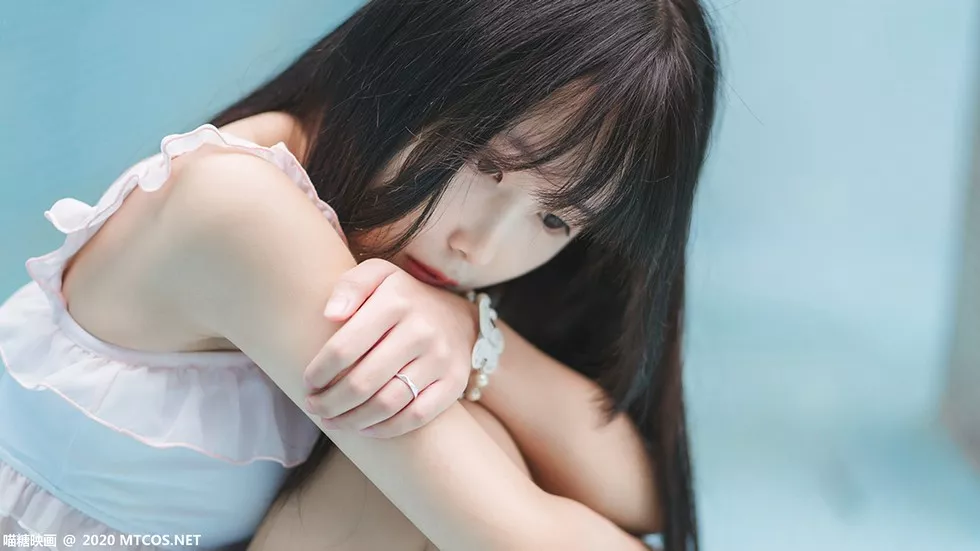 Xgyw.Org_[喵糖映画]Vol.312_泳池萌妹户外性感粉色比基尼秀白嫩肌肤迷人诱惑写真35P