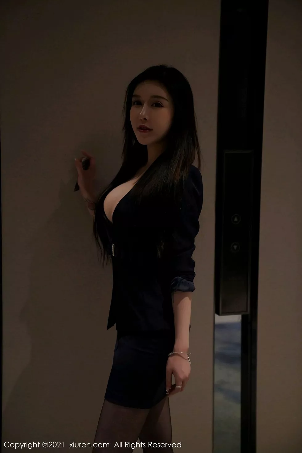 Xgyw.Org_XiuRen第3043期_嫩模玉兔miki职场秘书OL剧情主题开档黑丝裤袜秀翘臀诱惑写真80P
