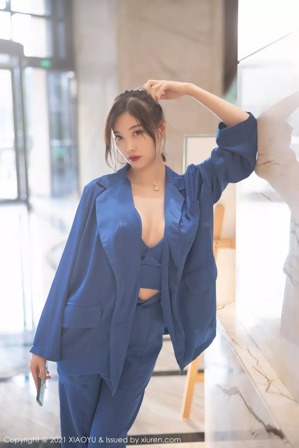 Xgyw.Org_[XiaoYu画语界]Vol.467_女神杨晨晨sugar私房旅拍蓝色西装下丝质吊带配蕾丝内裤诱惑写真98P