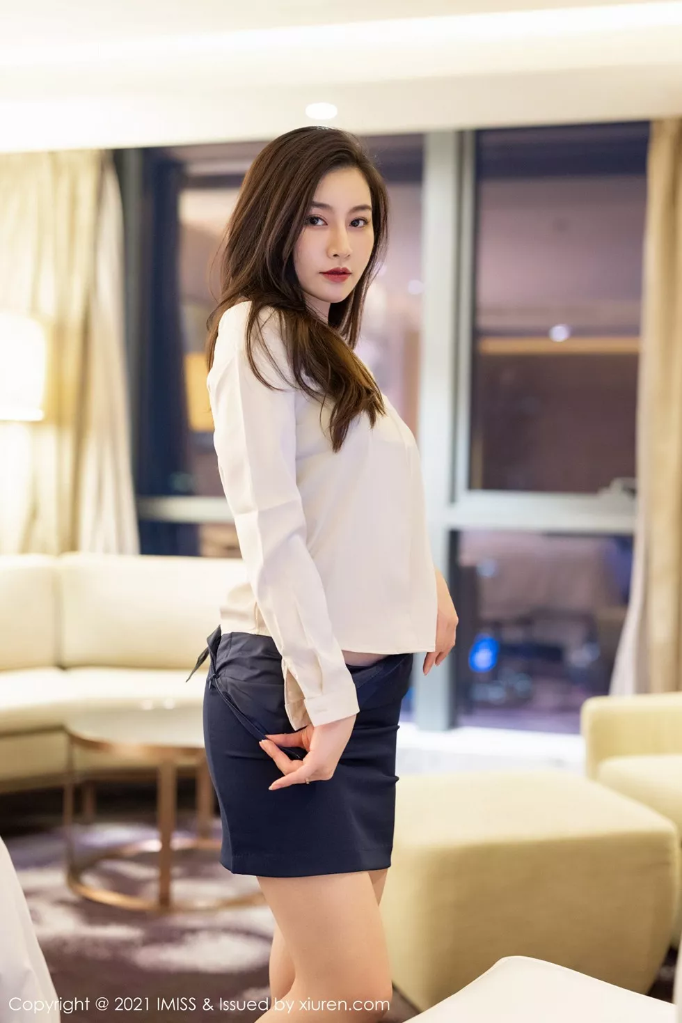 Xgyw.Org_[IMISS爱蜜社]Vol.549_气质美女Vanessa短裙下性感黑丝裤袜秀美腿迷人诱惑写真53P