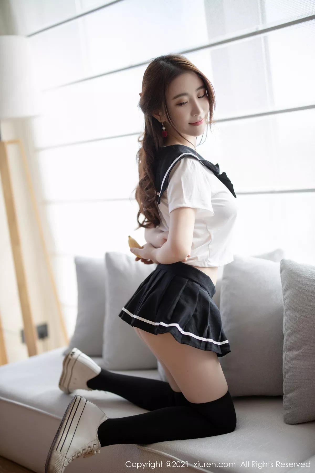 Xgyw.Org_XiuRen第3268期_女神Cherry绯月樱三亚旅拍青春校服主题半脱秀完美曲线诱惑写真62P