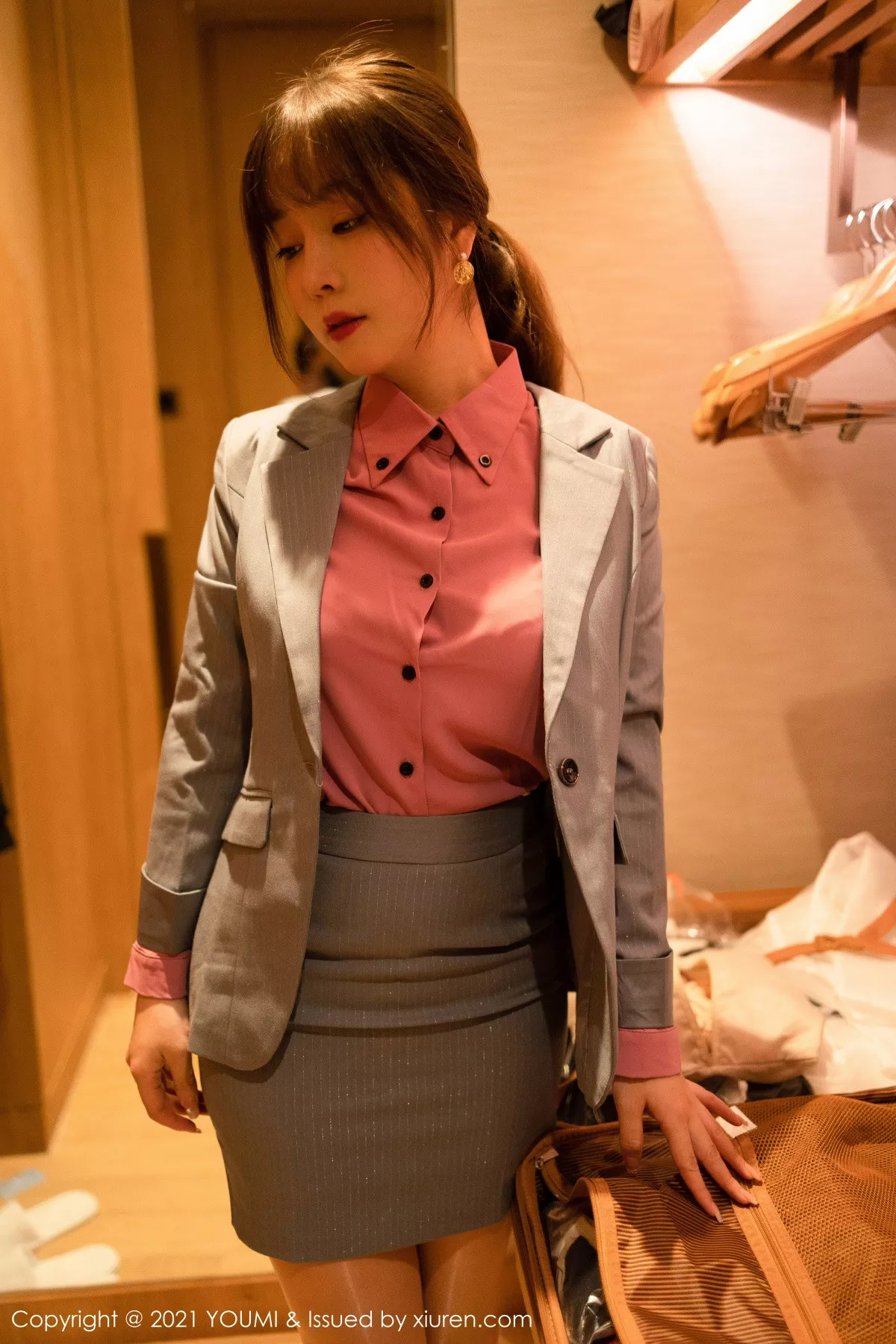 Xgyw.Org_[YouMi尤蜜荟]Vol.627_女神王雨纯厦门旅拍私房浴室半脱露性感内衣湿身诱惑写真84P