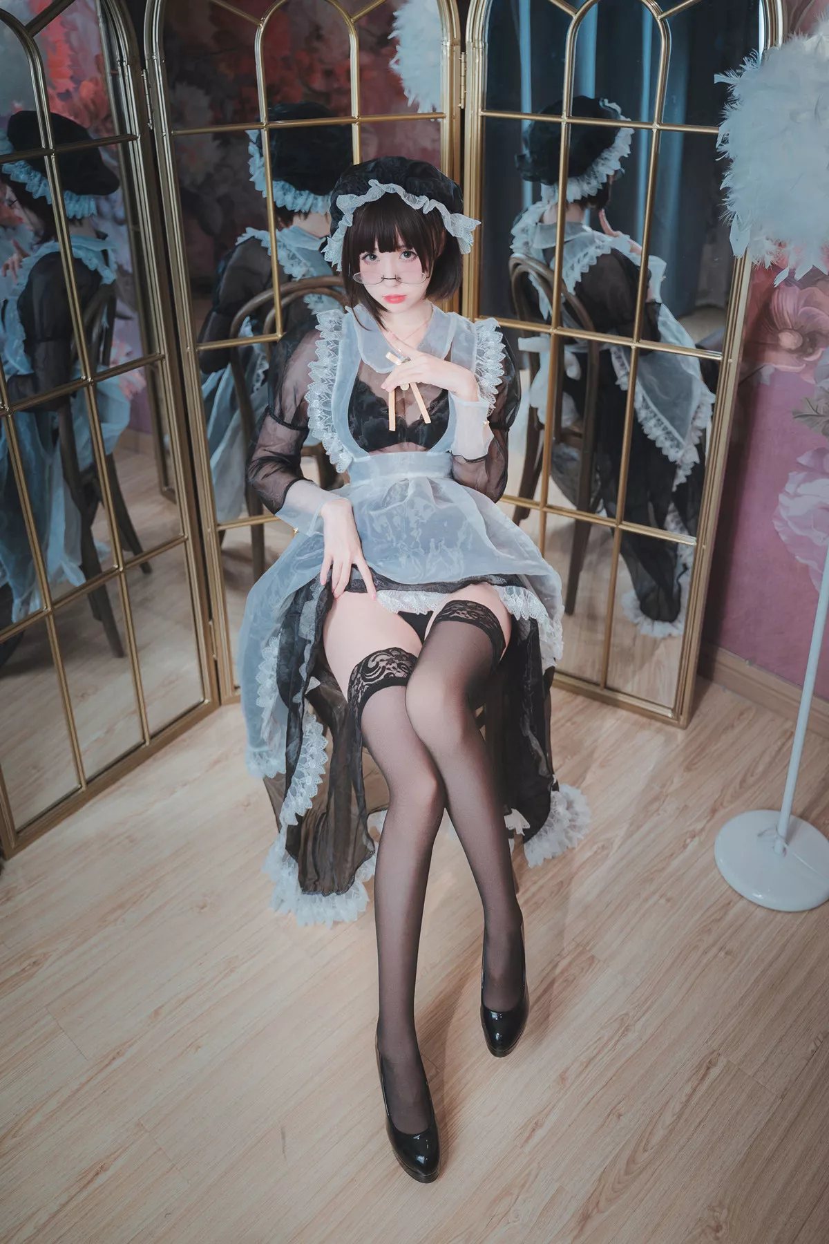 Xgyw.Org_网络美女西园寺南歌透明女仆主题配黑色蕾丝袜秀完美身材极致魅惑写真50P