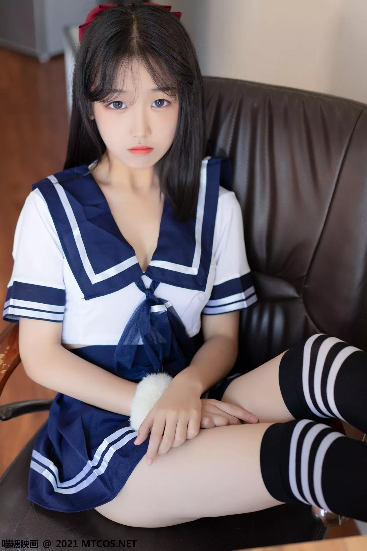 Xgyw.Org_[喵糖映画]Vol.392_靓丽学妹私房水手制服短裙下黑色腿袜秀美腿迷人诱惑写真21P