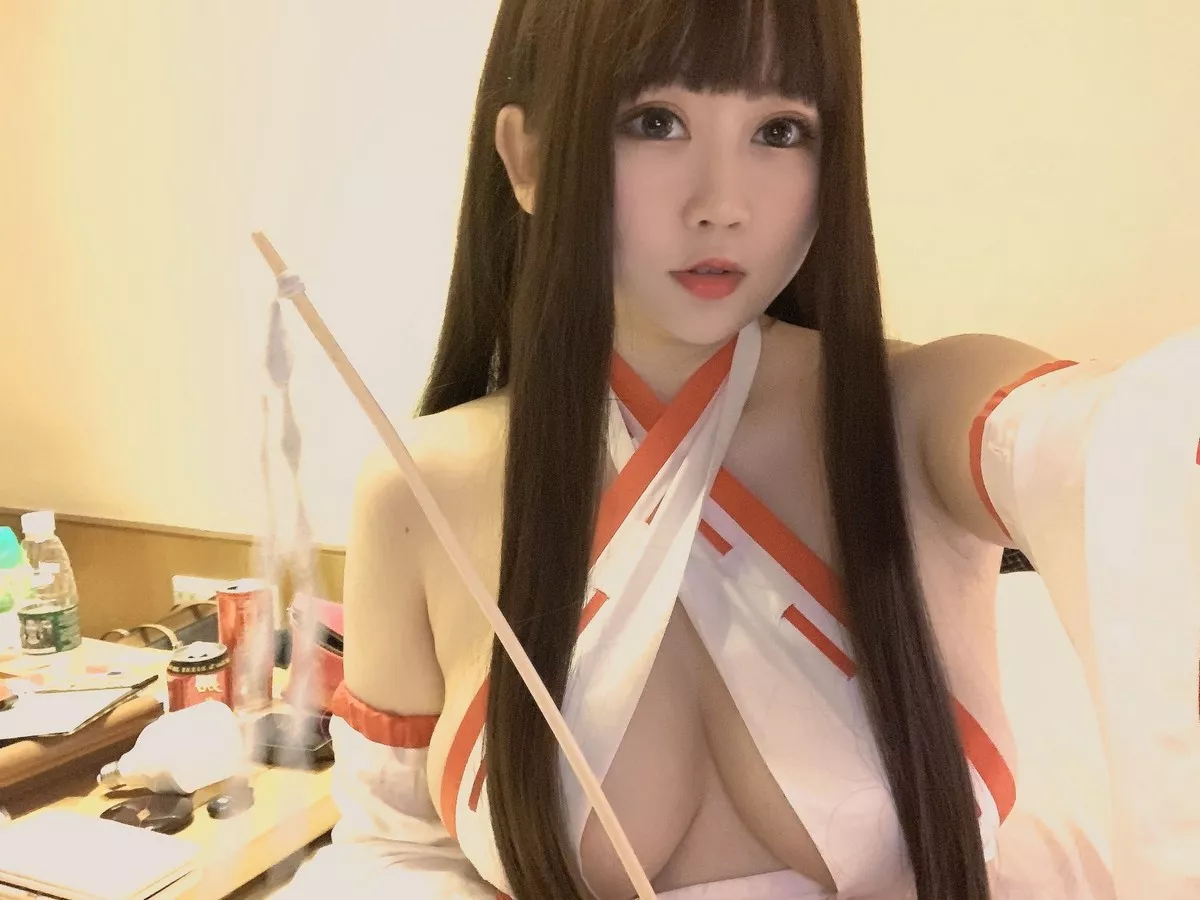Xgyw.Org_蜜桃少女是依酱呀女巫主题性感女巫服饰秀火辣身材露豪乳翘臀诱惑写真41P