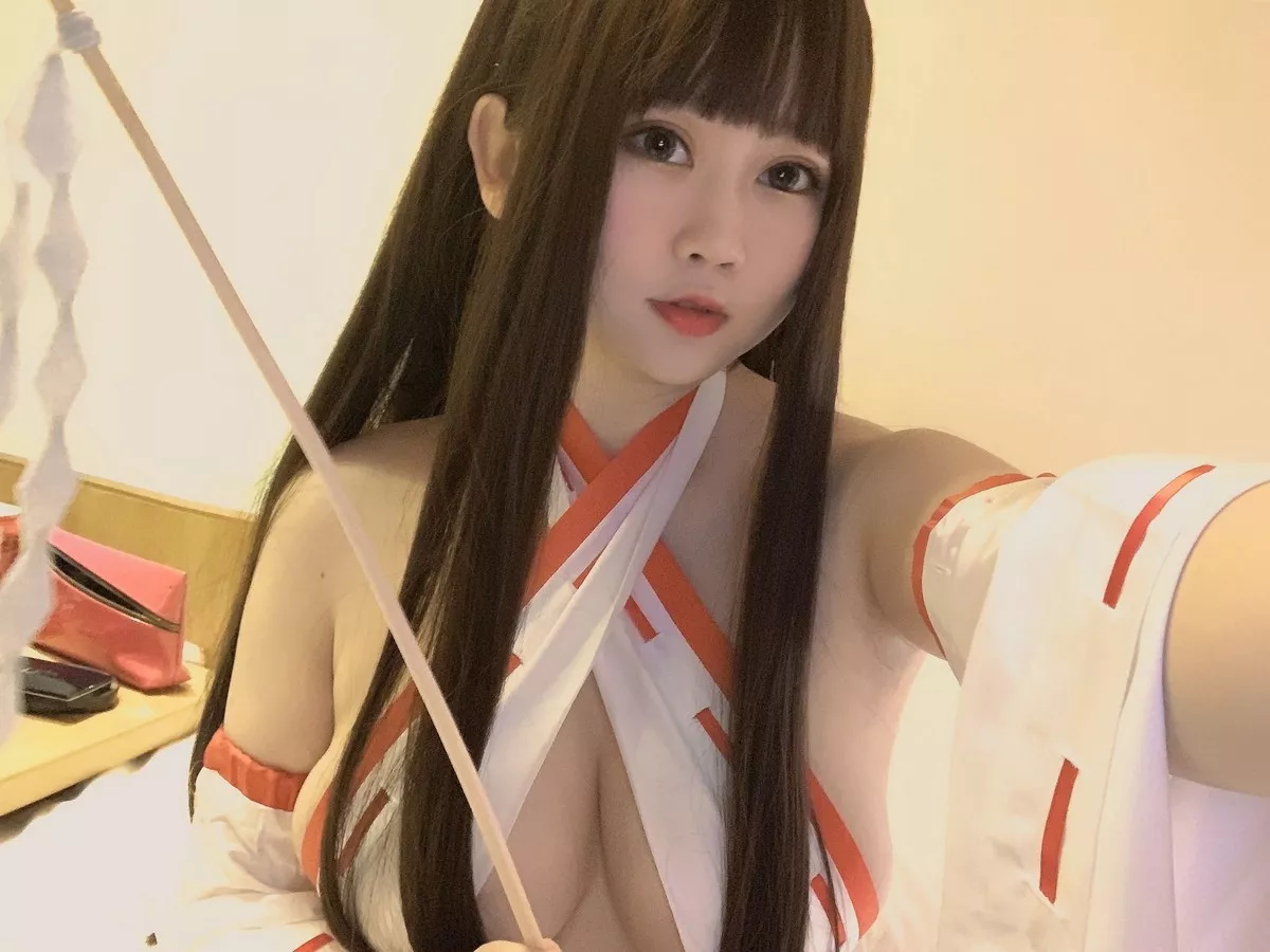 Xgyw.Org_蜜桃少女是依酱呀女巫主题性感女巫服饰秀火辣身材露豪乳翘臀诱惑写真41P