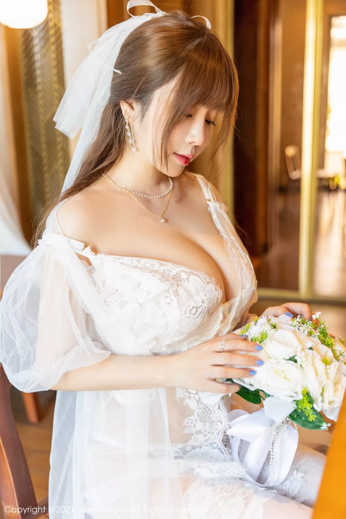 Xgyw.Org_XiuRen第3337期_女神王雨纯三亚旅拍婚纱剧情主题床上半脱露豪乳翘臀诱惑写真88P
