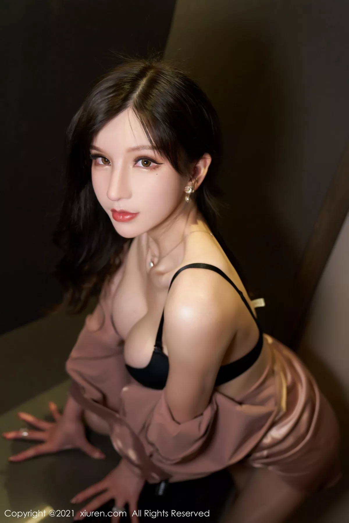 Xgyw.Org_XiuRen第3338期_女神周于希Sandy私房半脱露黑色内衣超薄闪亮肉丝裤袜诱惑写真70P