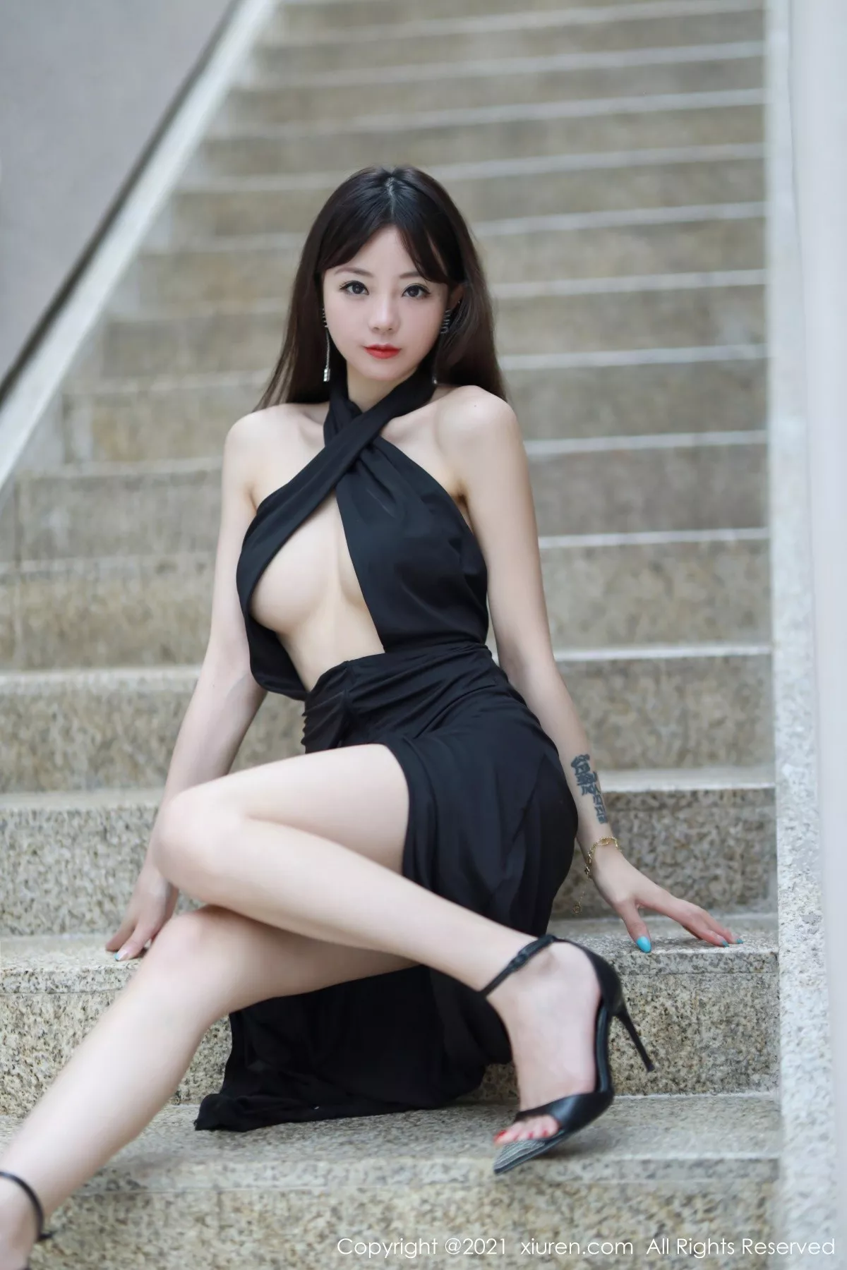 Xgyw.Org_XiuRen第3487期_嫩模佘贝拉bella西双版纳旅拍黑色典雅真空连衣裙完美诱惑写真76P