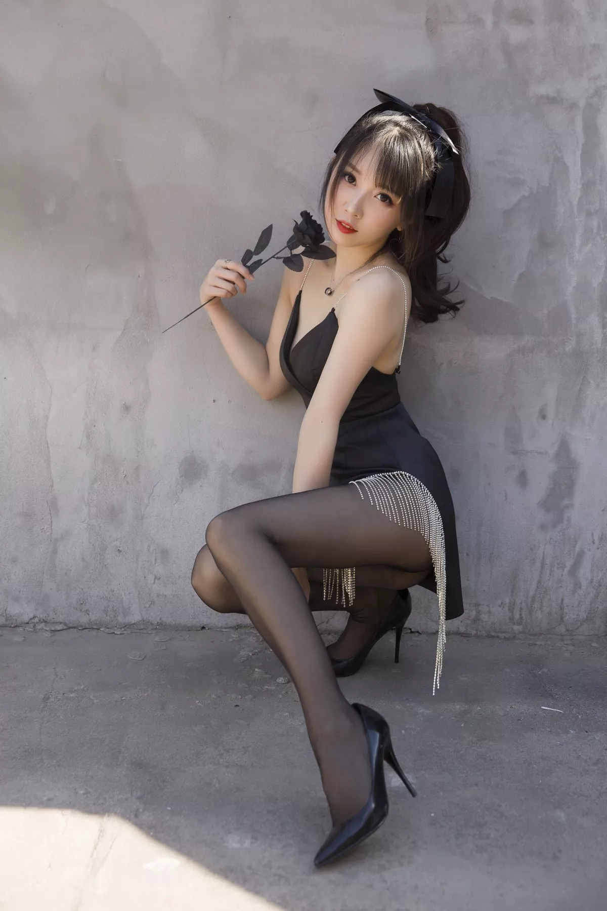 Xgyw.Org_斗鱼主播小女巫露娜黑色流苏主题户外黑色吊裙配黑丝裤袜秀翘臀美腿诱惑写真32P