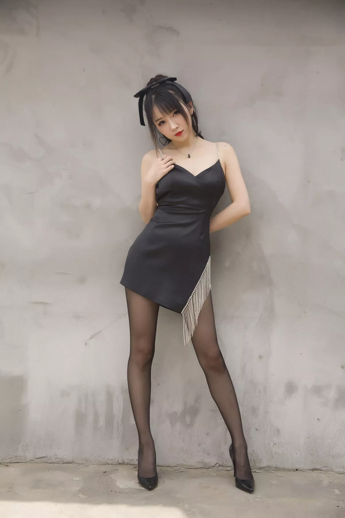 Xgyw.Org_斗鱼主播小女巫露娜黑色流苏主题户外黑色吊裙配黑丝裤袜秀翘臀美腿诱惑写真32P