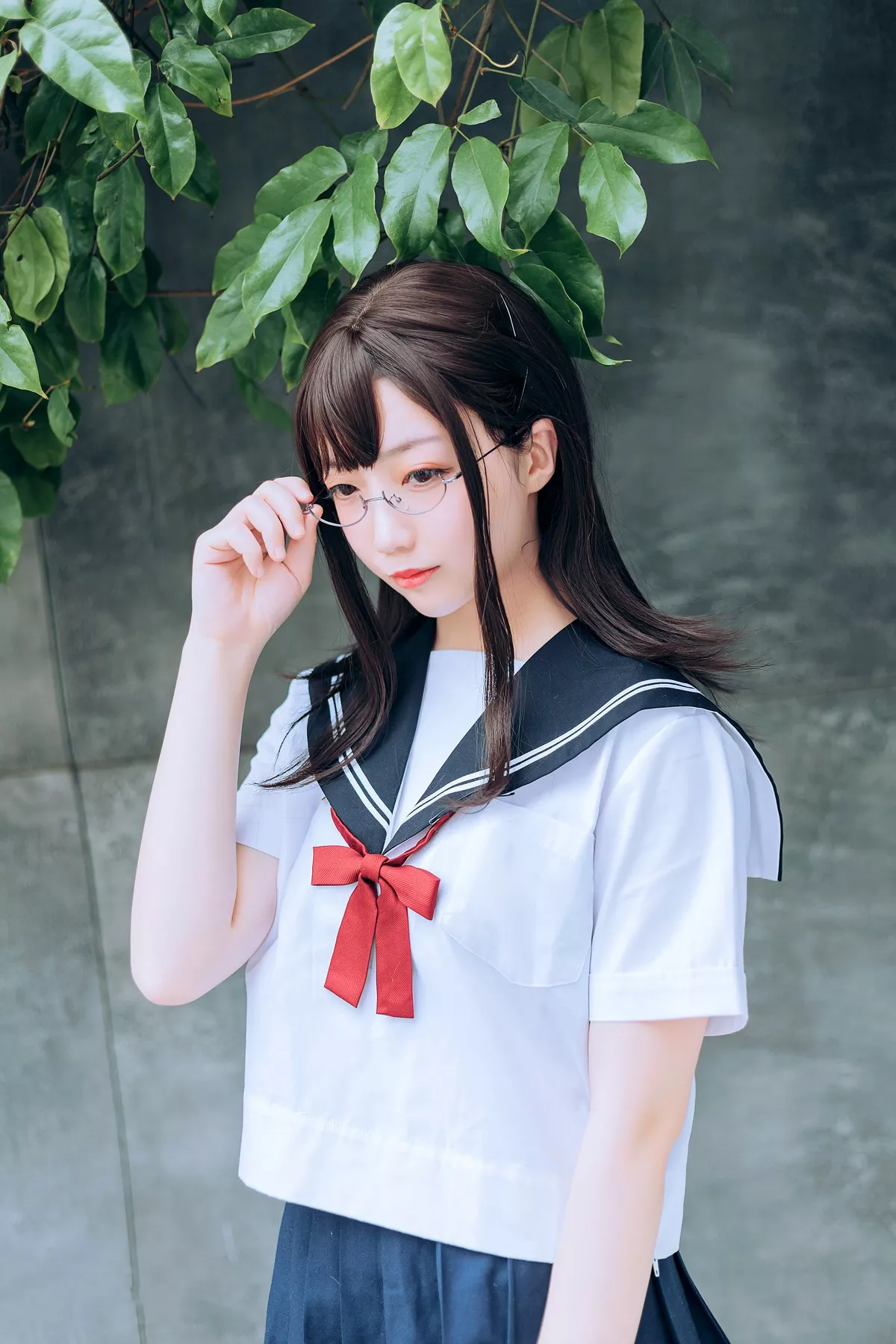 Xgyw.Org_[喵糖映画]Vol.446_眼镜美少女户外草坪上性感白色JK服饰露白嫩美腿诱惑写真36P