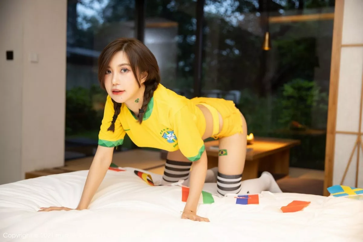 Xgyw.Org_[MyGirl美媛馆]Vol.553_女神绮里嘉Carina江浙沪旅拍足球宝贝主题半脱露豪乳诱惑写真90P