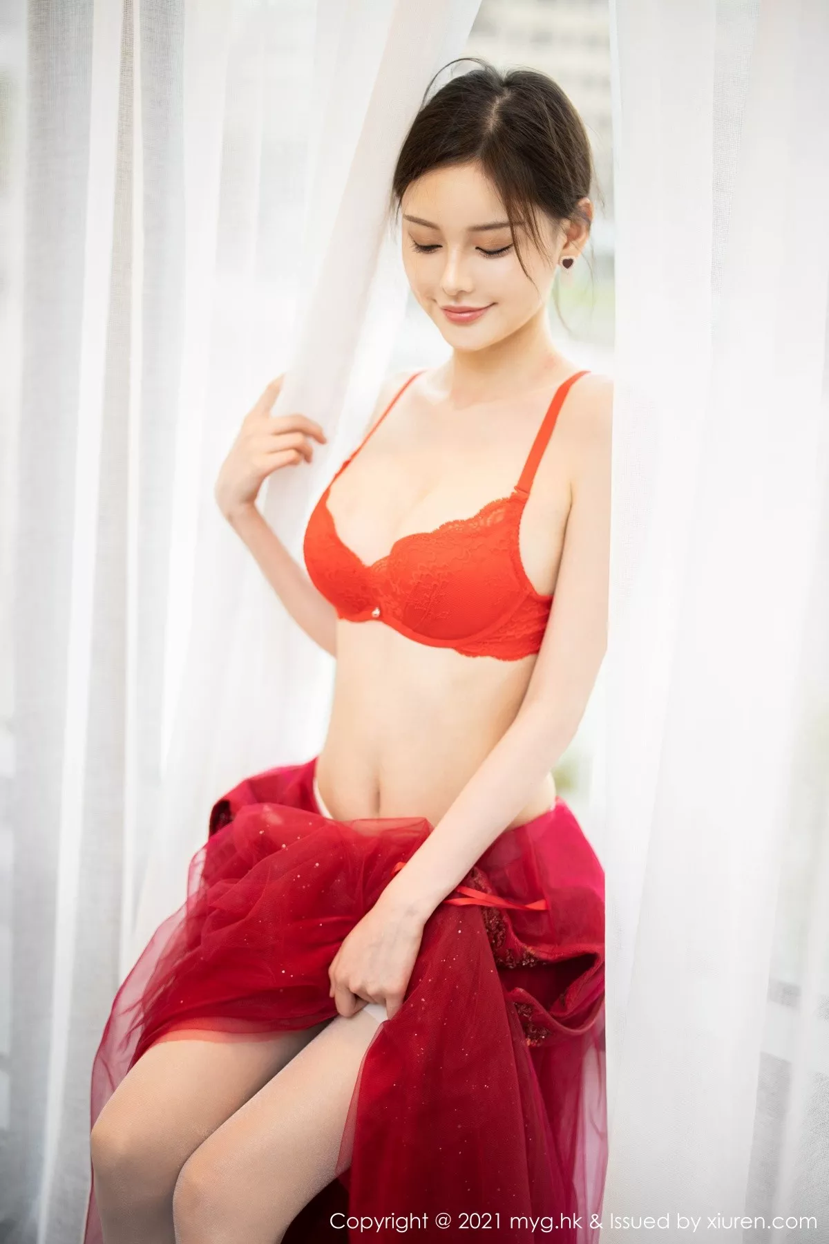 Xgyw.Org_[MyGirl美媛馆]Vol.560_模特小夕juju江浙沪旅拍脱性感长裙露红色内衣白丝吊袜诱惑写真61P