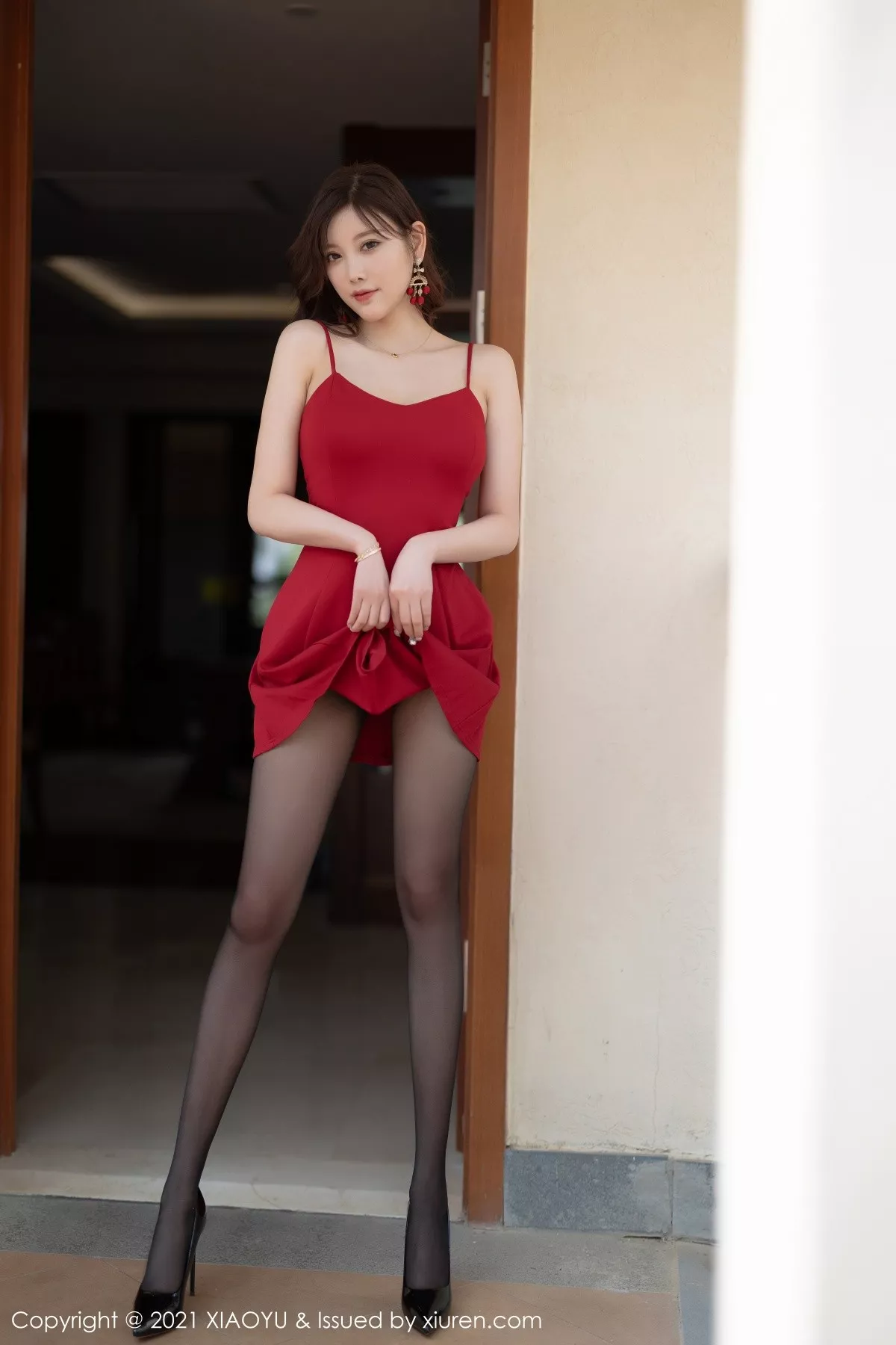 Xgyw.Org_[XiaoYu画语界]Vol.592_女神杨晨晨sugar心愿旅拍红色吊裙配蕾丝内裤秀翘臀诱惑写真57P