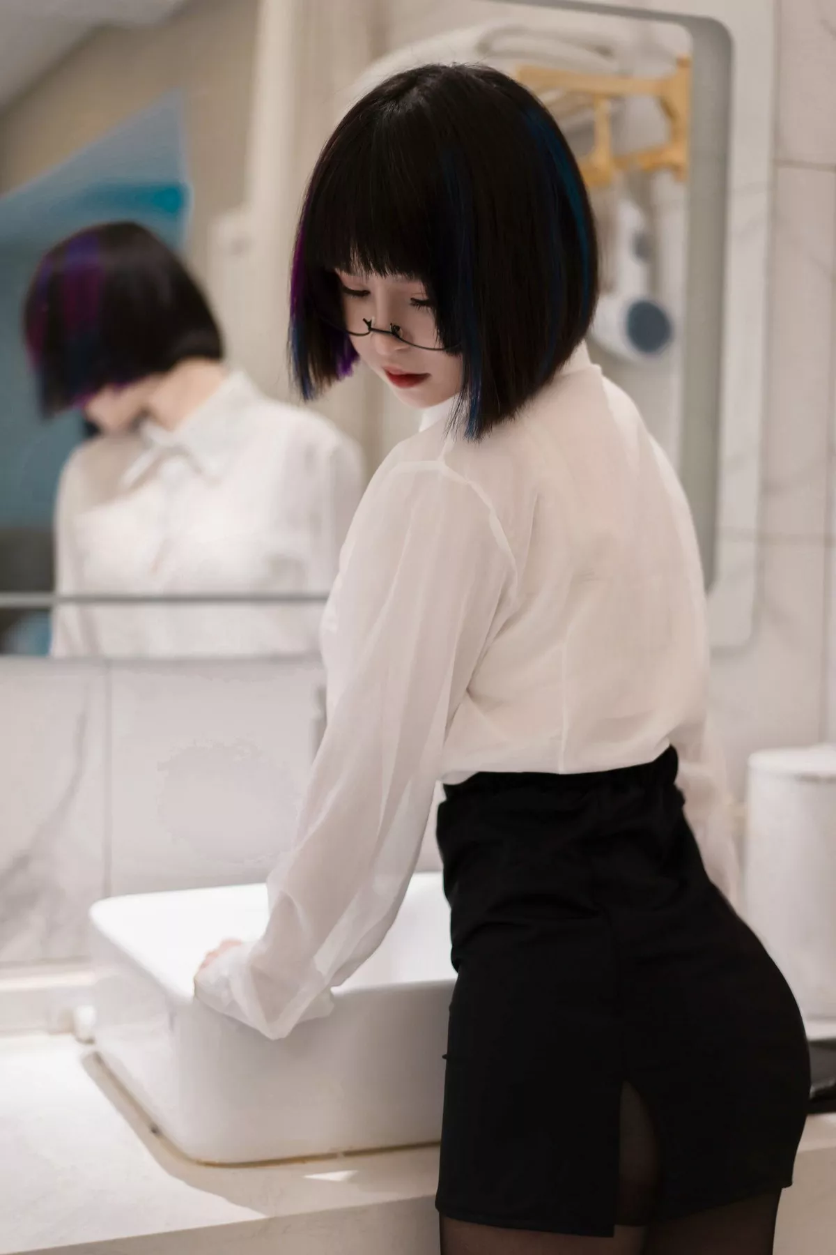Xgyw.Org_COS福利美少女晕崽迷情小秘主题性感白衬衣配黑短裙开档黑丝秀美腿诱惑写真36P