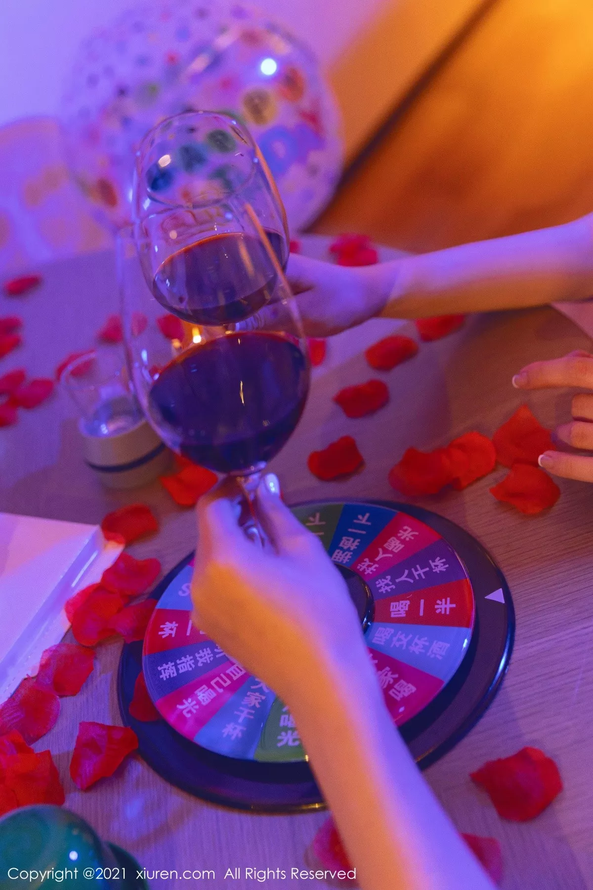 Xgyw.Org_XiuRen第4025期_女神王雨纯＆朱可儿生日party主题私房暗色灯光下撩人诱惑写真98P