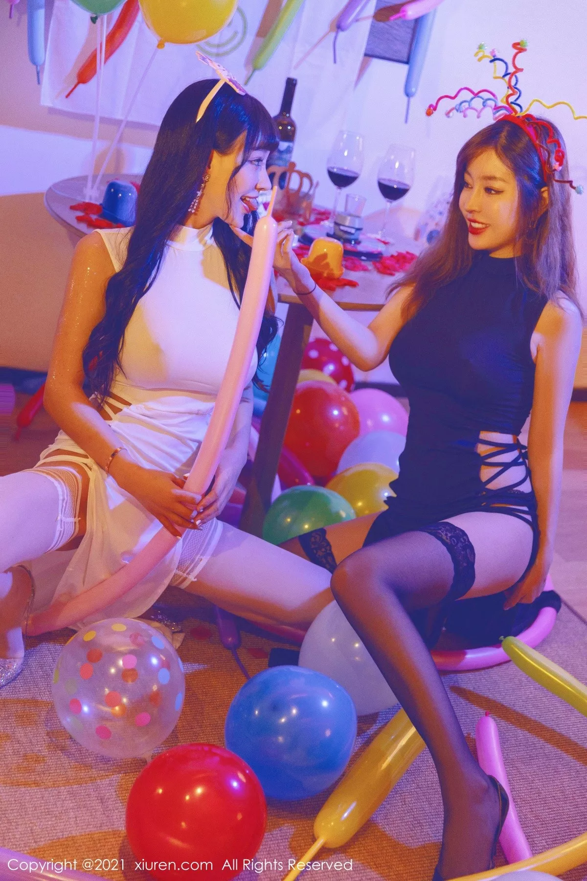 Xgyw.Org_XiuRen第4025期_女神王雨纯＆朱可儿生日party主题私房暗色灯光下撩人诱惑写真98P