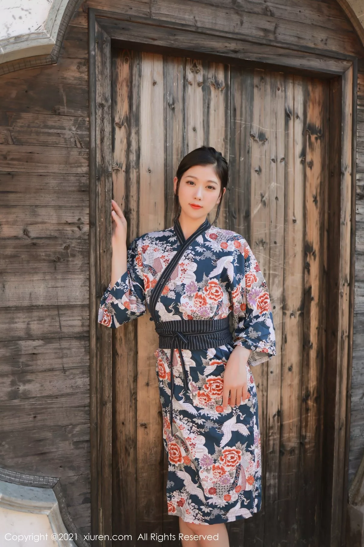 Xgyw.Org_XiuRen第4032期_模特李雅柔大理旅拍户外脱绚丽和服露豪乳血滴子遮点诱惑写真51P