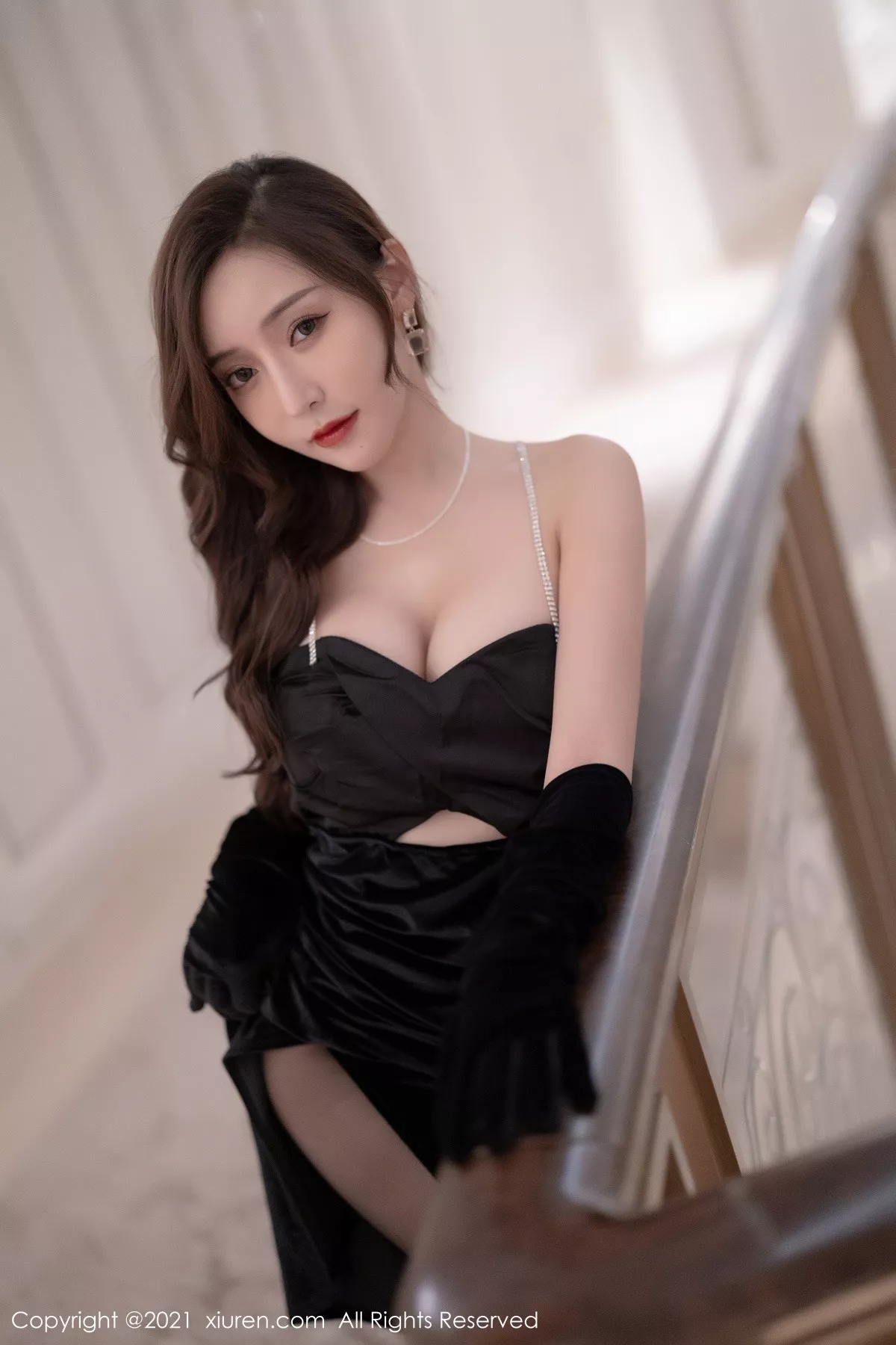 Xgyw.Org_XiuRen第4101期_女神王馨瑶yanni深圳旅拍典雅礼服配无内黑丝秀翘臀诱惑写真57P