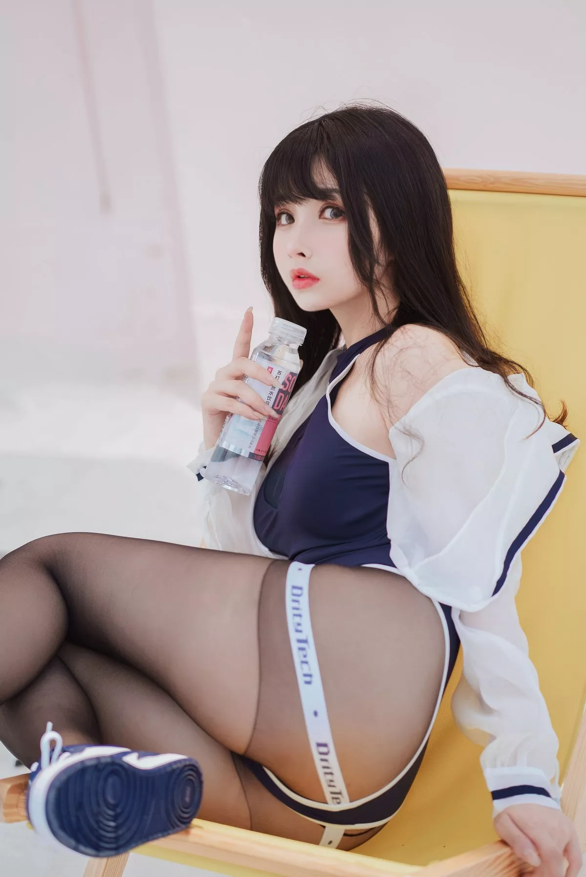 Xgyw.Org_网络美女rioko凉凉子天台竞泳主题户外泳池性感连体泳衣配黑丝裤袜湿身诱惑写真50P