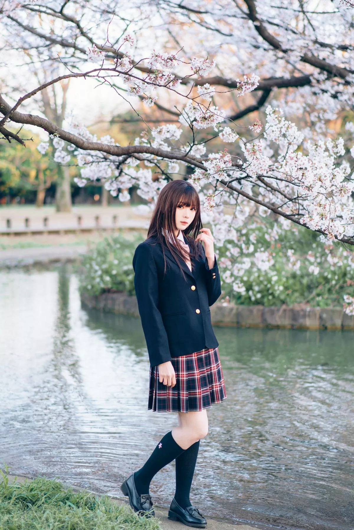 Xgyw.Org_微博妹纸霜月shimo春天户外主题户外JK制服+私房女仆装秀完美身材诱惑写真54P