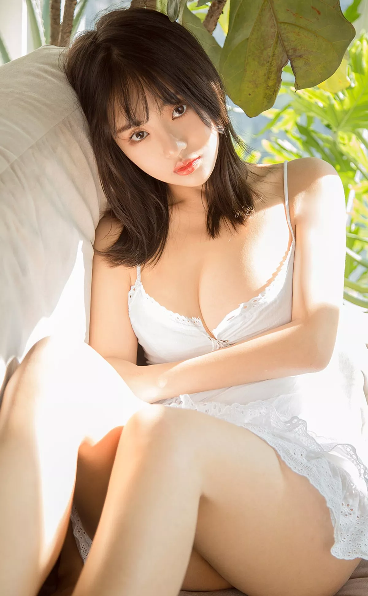 Xgyw.Org_[Ugirls爱尤物]No.2203_模特袁圆私房低胸吊裙+黑色情趣内衣秀丰满身材诱惑写真35P