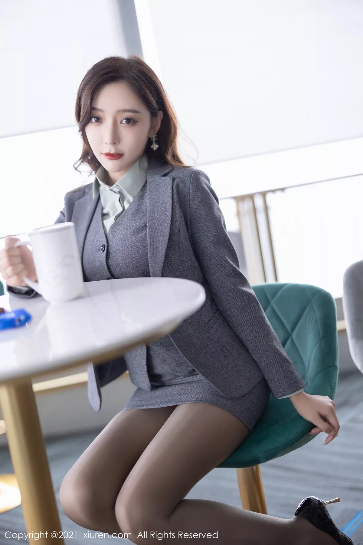 Xgyw.Org_XiuRen第4251期_女神王馨瑶yanni私房半脱露性感内衣超薄黑丝裤袜完美诱惑写真80P