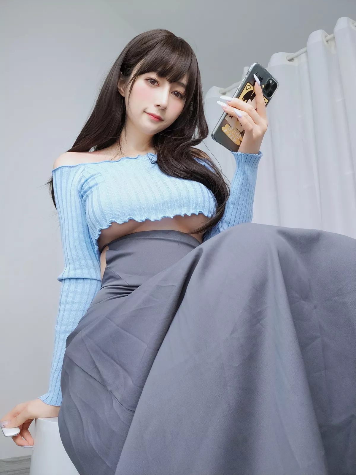 Xgyw.Org_Coser小姐姐白银81吉他妹妹主题私房真空针织衣配露臀长裙秀翘臀屁沟诱惑写真165P