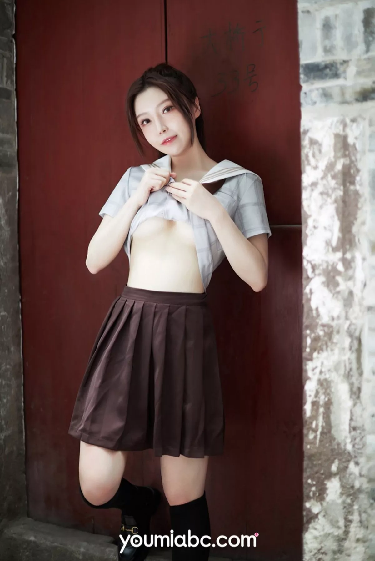 Xgyw.Org_[YouMi尤蜜]Vol.758_模特白亦Ada户外性感JK制服半撩短裙露翘臀美腿撩人诱惑写真24P