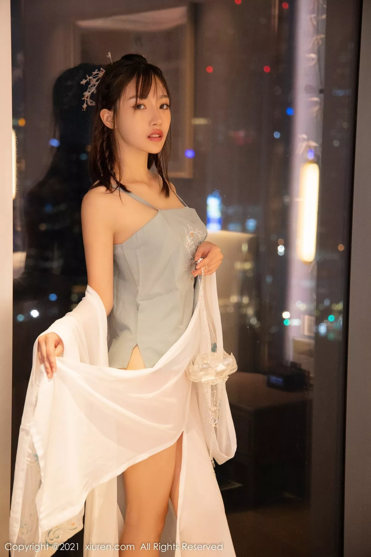 Xgyw.Org_XiuRen第4344期_模特西门小玉古装服饰主题私房半脱白色长衫秀凹凸身材诱惑写真53P