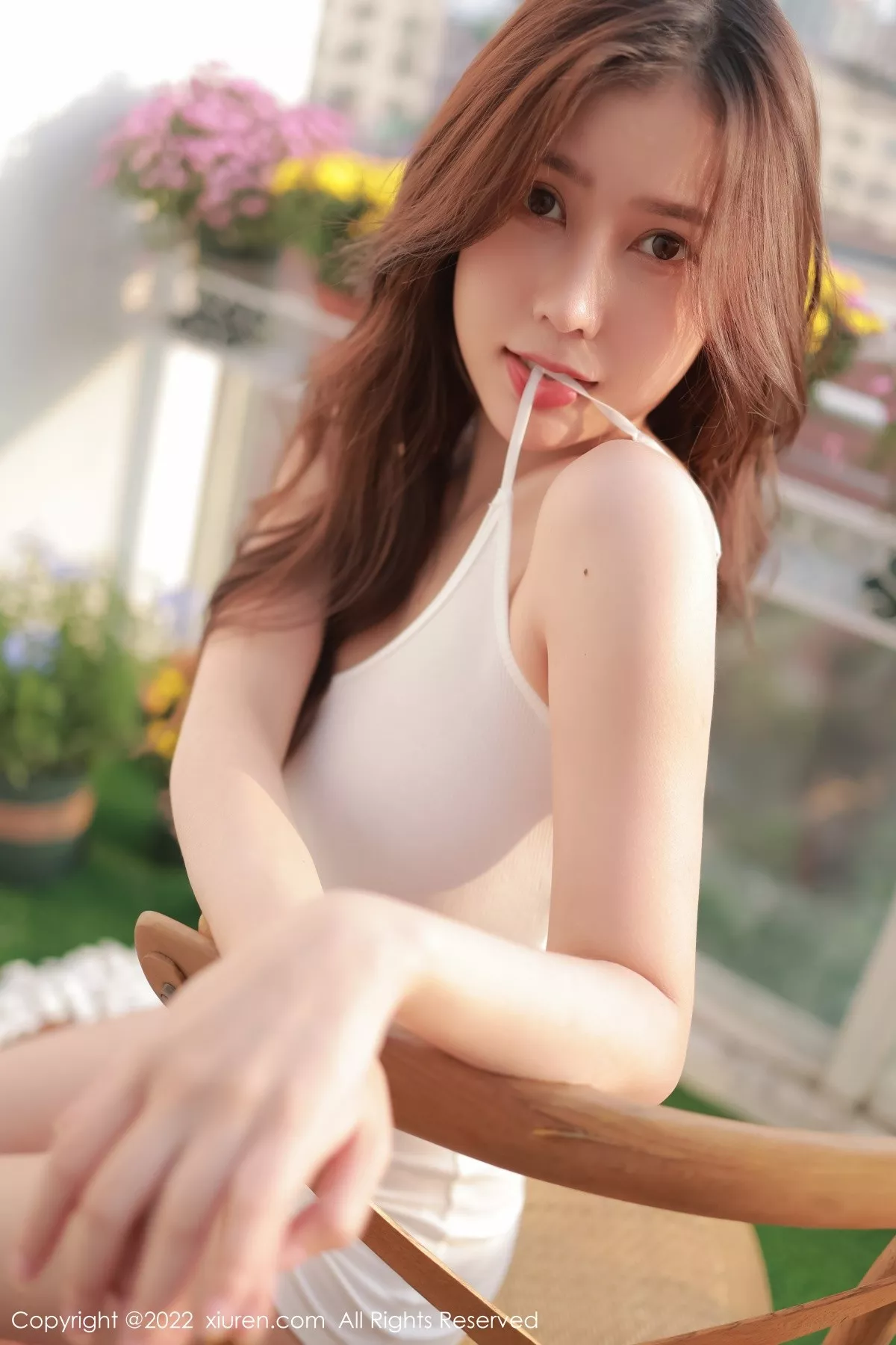Xgyw.Org_XiuRen第4419期_模特尹甜甜户外阳光下白色轻透上衣配性感内裤秀翘臀诱惑写真72P