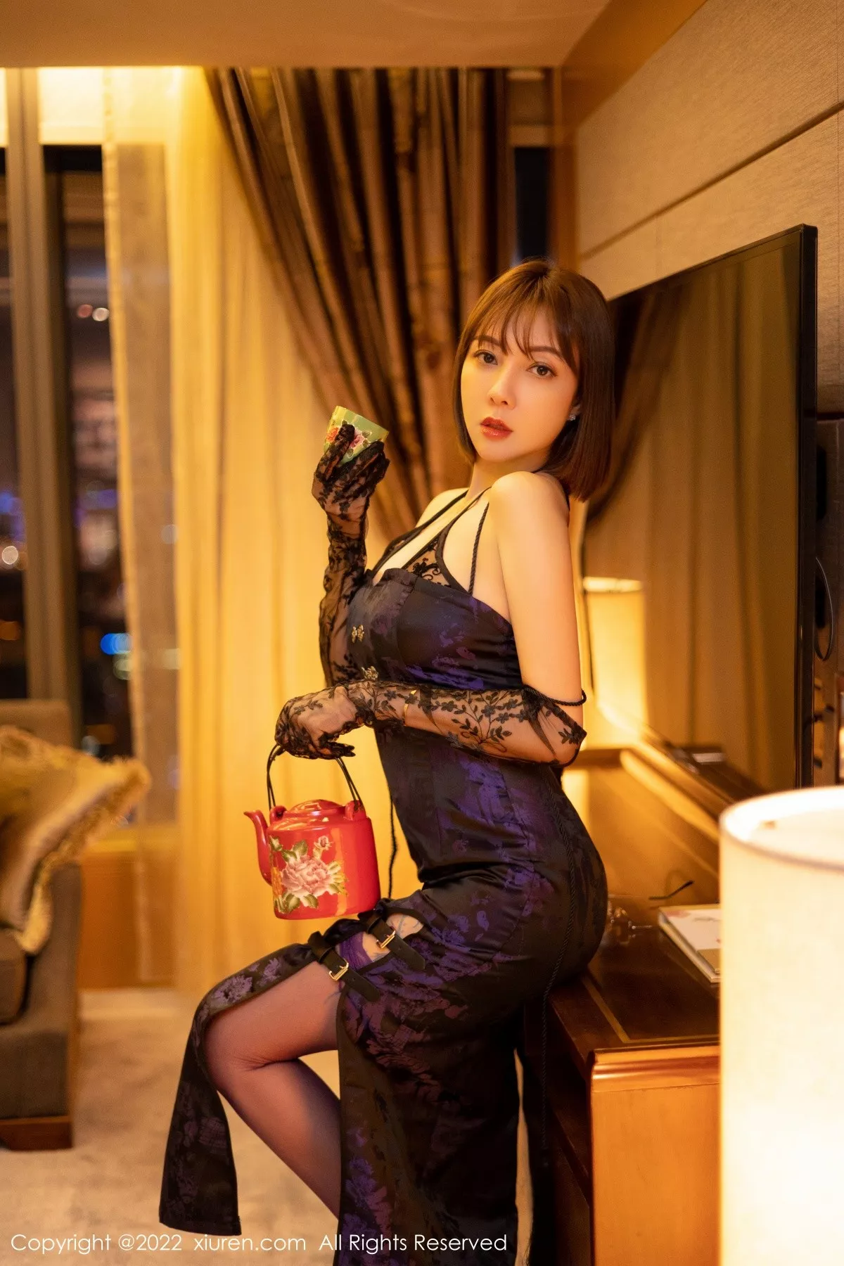 Xgyw.Org_XiuRen第4422期_御姐果儿Victoria青海旅拍脱黑色长裙真空露豪乳遮点诱惑写真41P