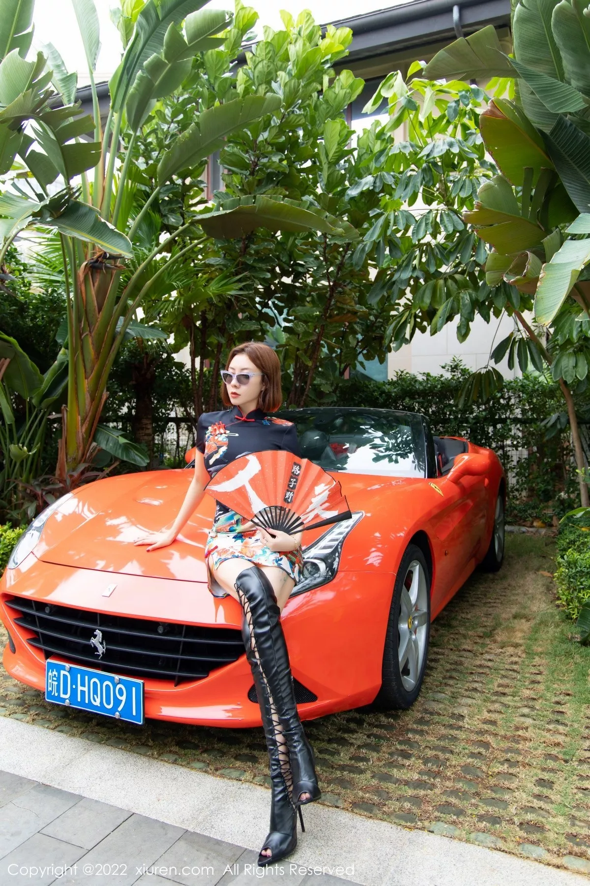Xgyw.Org_XiuRen第4458期_御姐果儿Victoria三亚旅拍户外机车场景脱旗袍露性感内衣诱惑写真43P