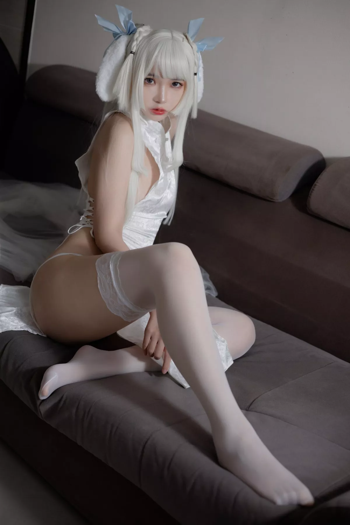 Xgyw.Org_网络美女疯猫ss白旗袍主题私房性感精简高开旗袍露丁字裤秀翘臀美腿诱惑写真40P
