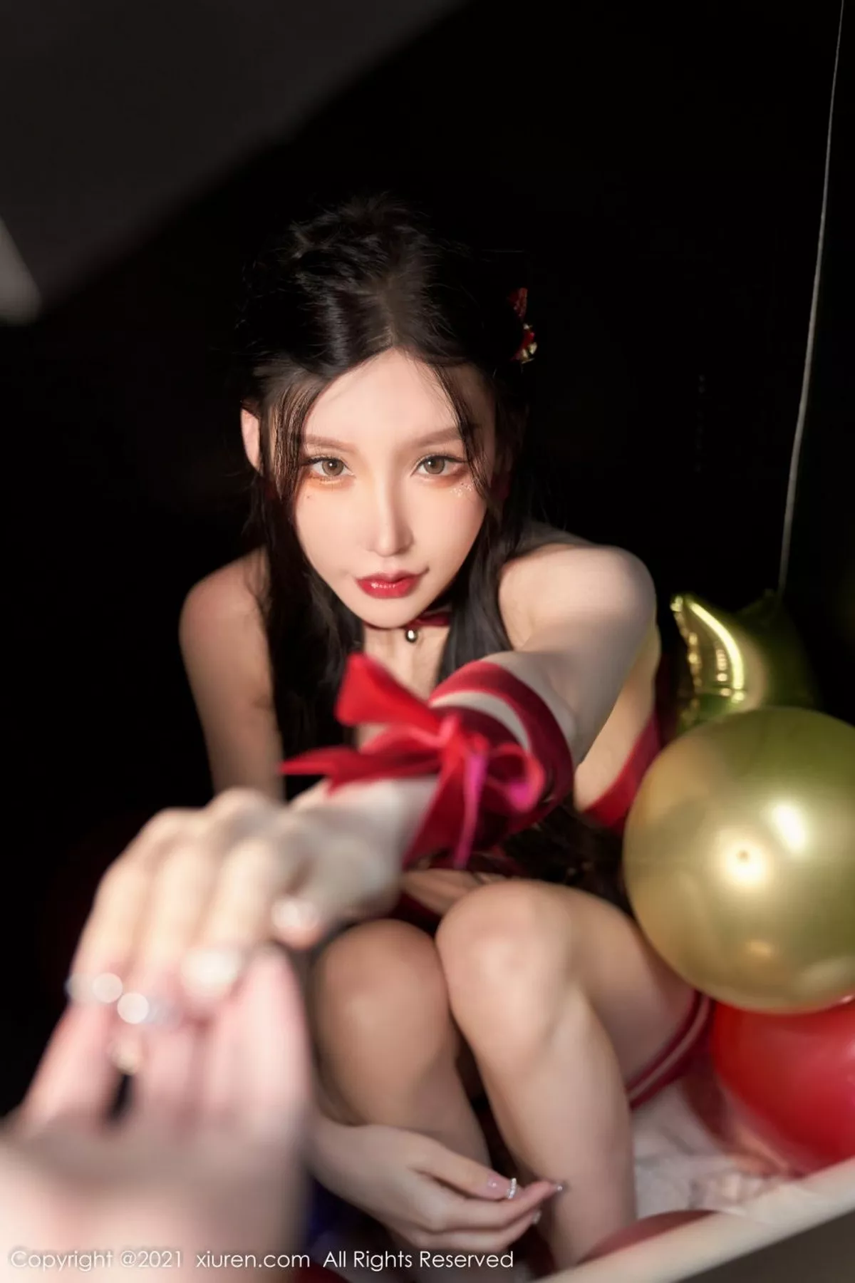 Xgyw.Org_XiuRen第4385期_女神周于希Sally圣诞主题性感红色丝带裹身秀火辣身材诱惑写真90P